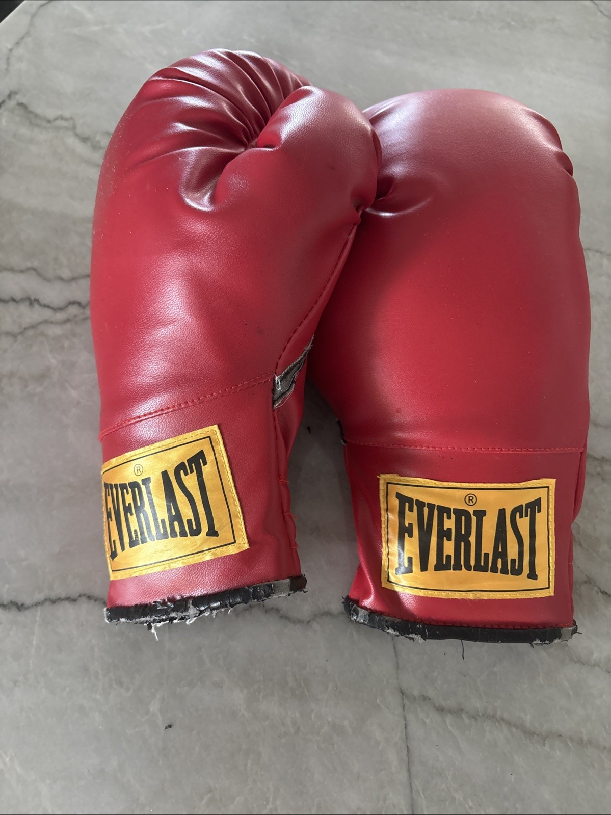 Everlast 16 Laceless Boxing Gloves - Red USED