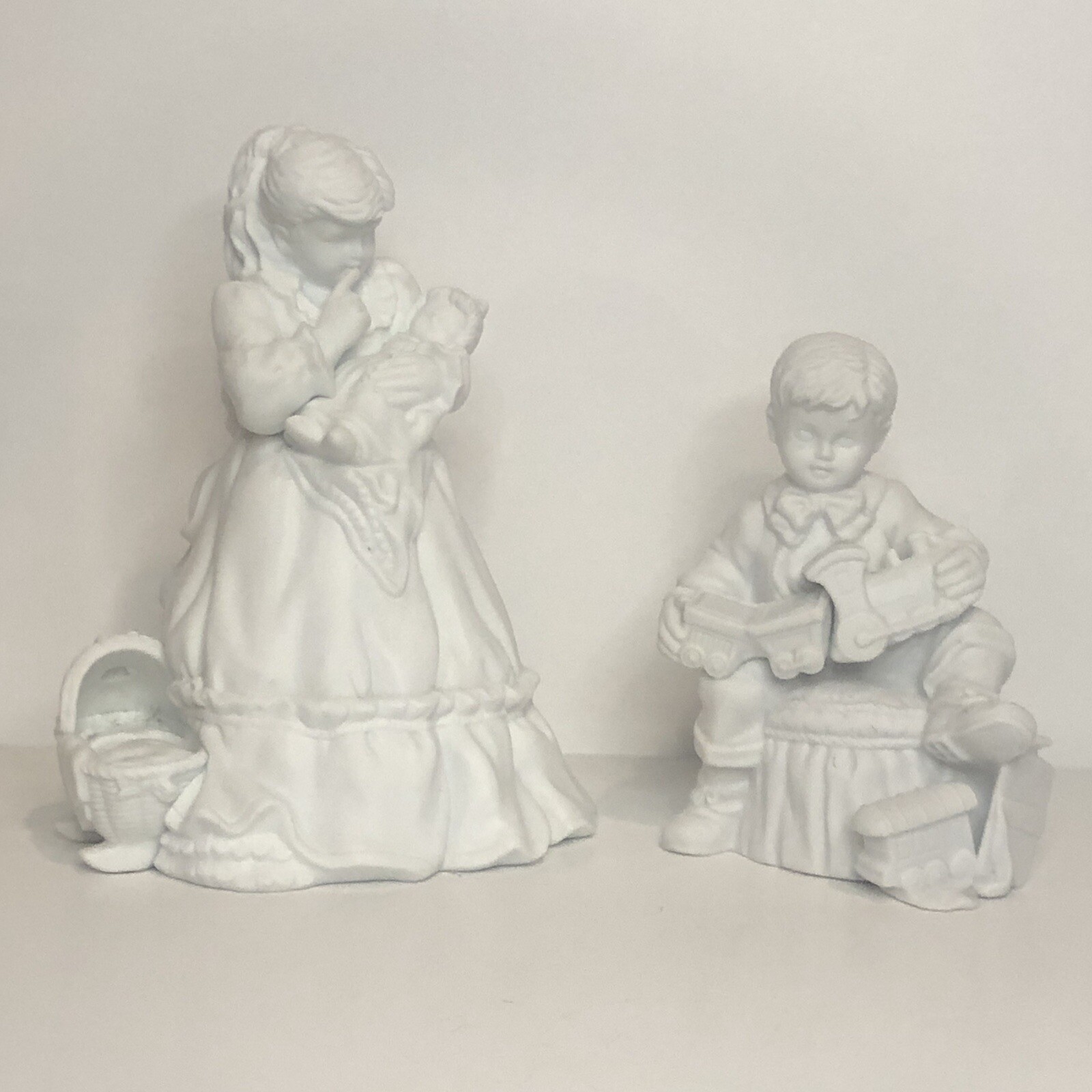 Department 56 “Christmas Presents” Set Young Children & Gifts