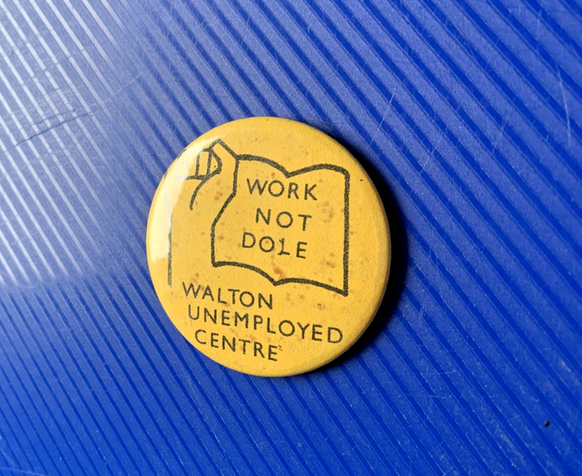 WALTON LIVERPOOL UNEMPLOYED CENTRE  POLITICAL BADGE - 55 mm  "FREE UK DELIVERY"