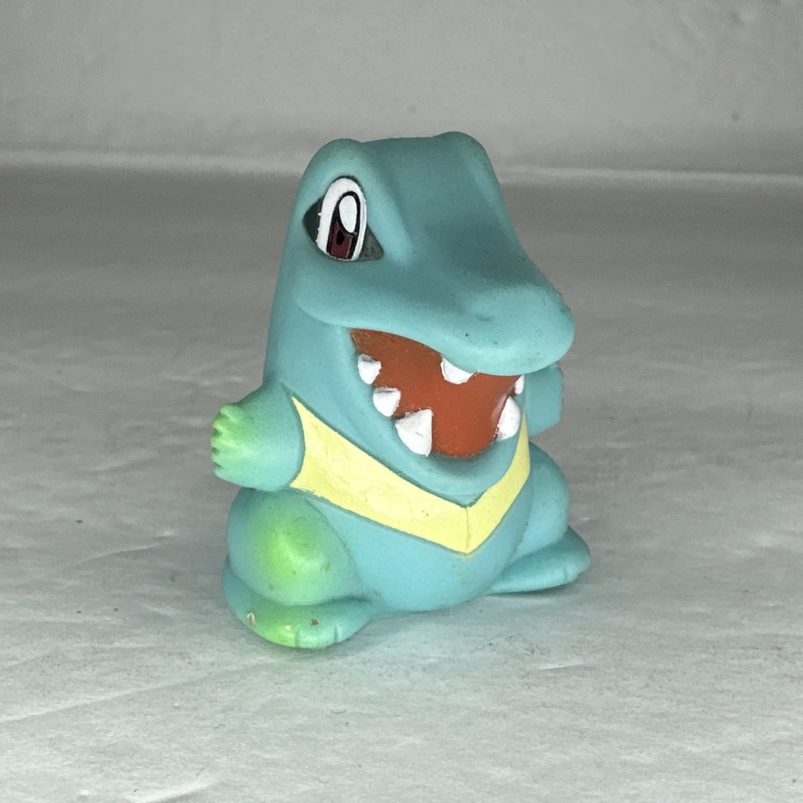 1999 Pokemon Finger Puppet Totodile Figure Catch Them All Nintendo Bandai