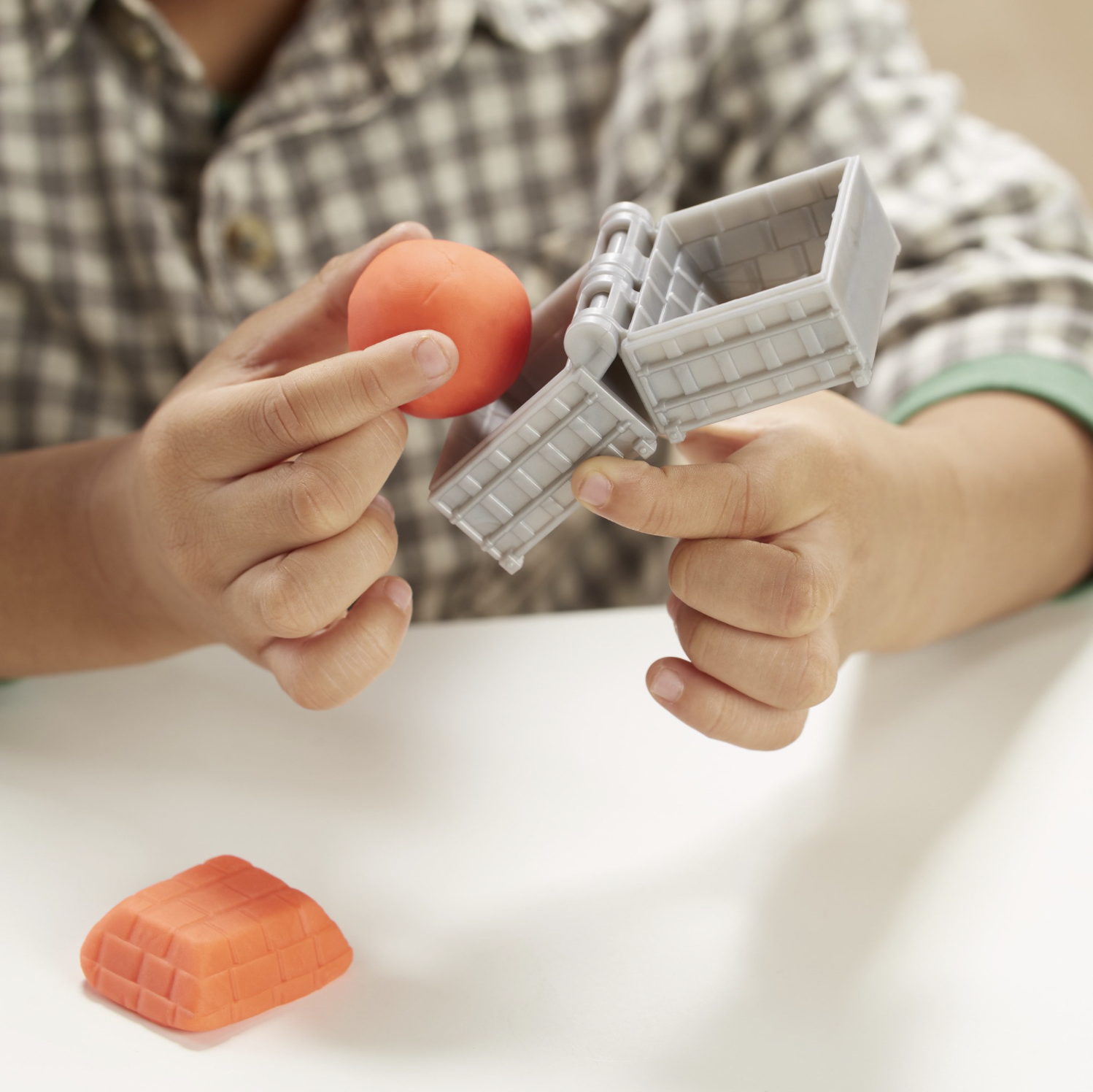 Play-Doh Wheels Crane and Forklift, Cement Buildin' Compound + 2 Colors (6 oz)