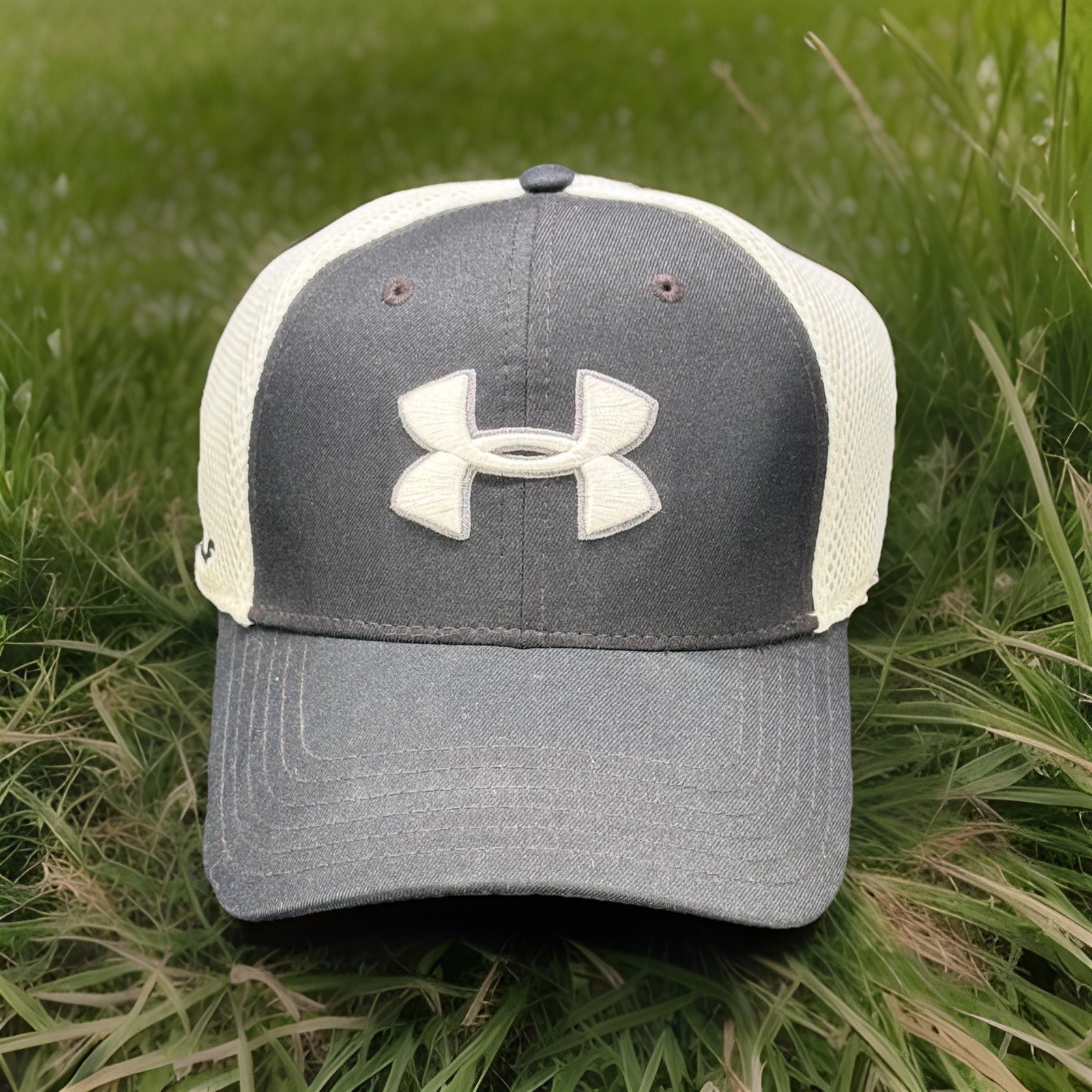 Under Armour Fitted Golf Hat Size L/XL Embroidered Logos Canvas Mesh Fore