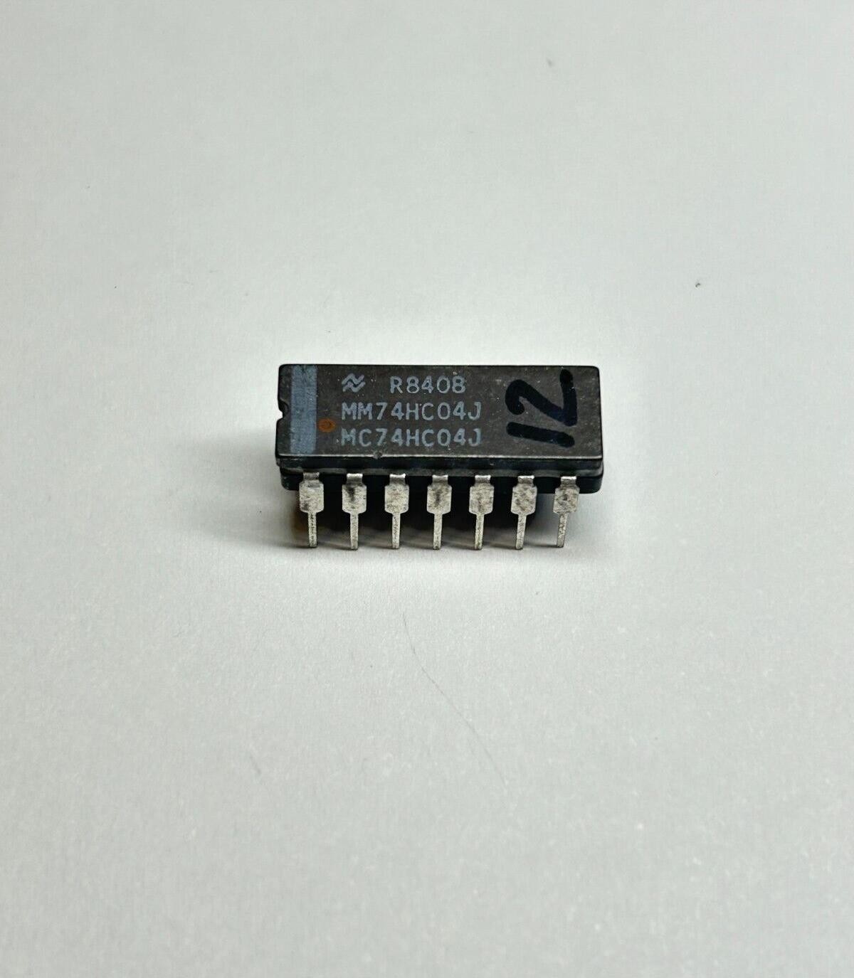 National Semiconductor MM74HC04J Integrated Circuit