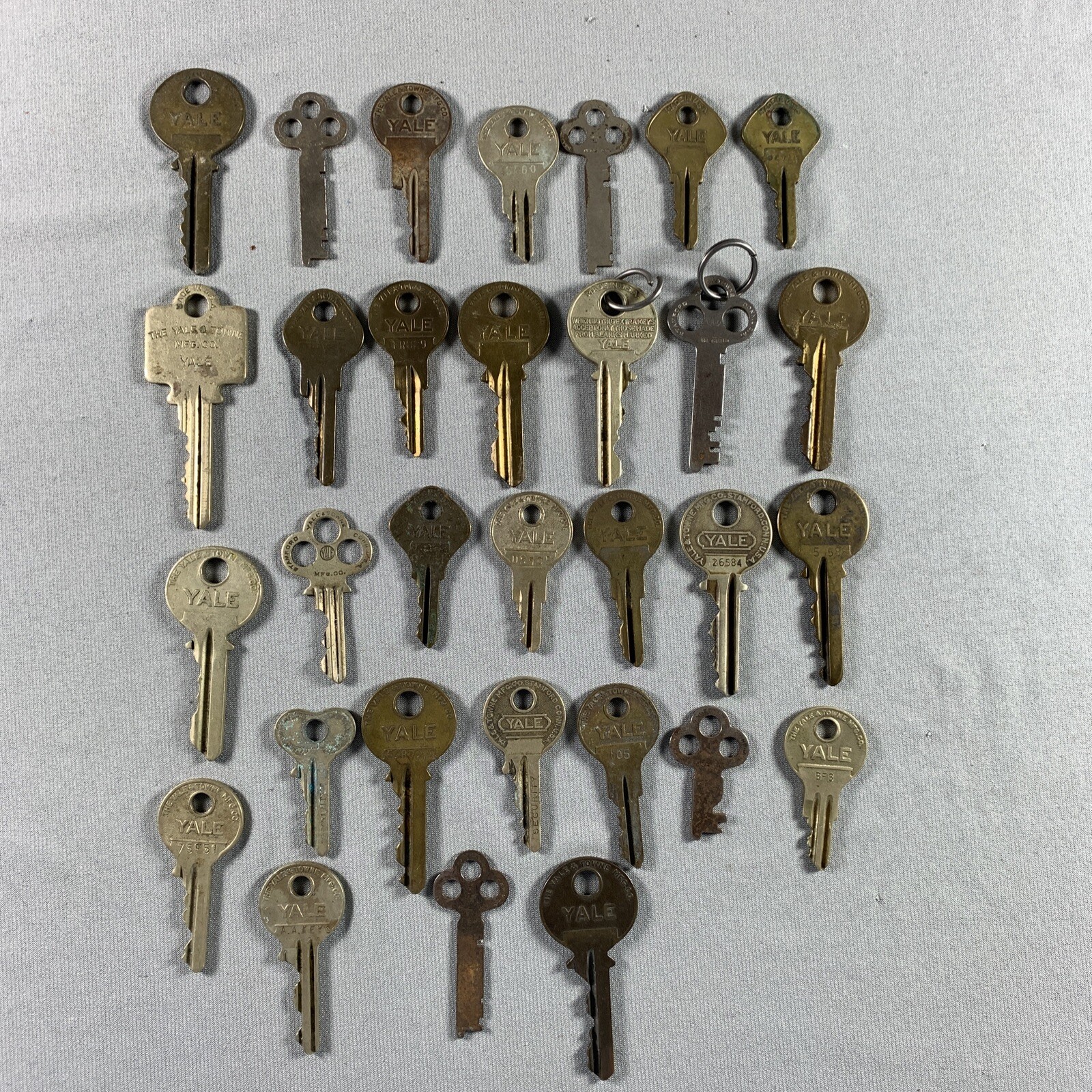 LOT Vtg Yale & Towne Keys