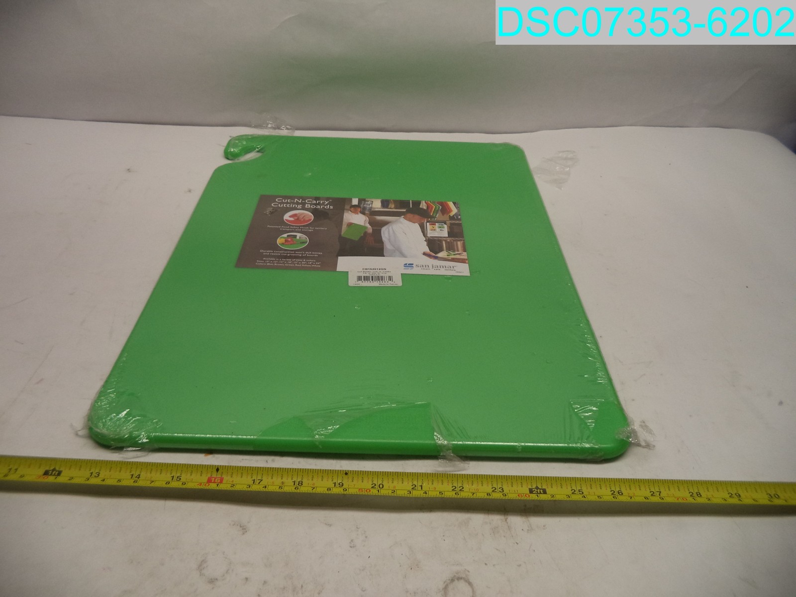 San Jamar CB152012GN Cutting Board 15" x 20" x 1/2" Green with Hook 757753102634
