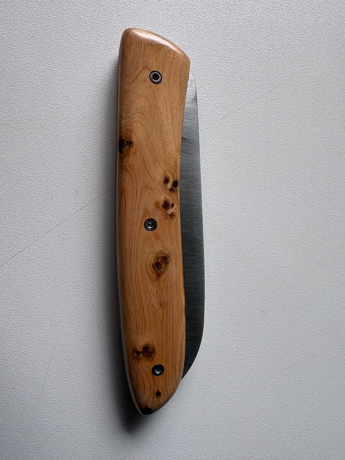 atelier perceval pocket knife. L08 Juniper wood handle. unused
