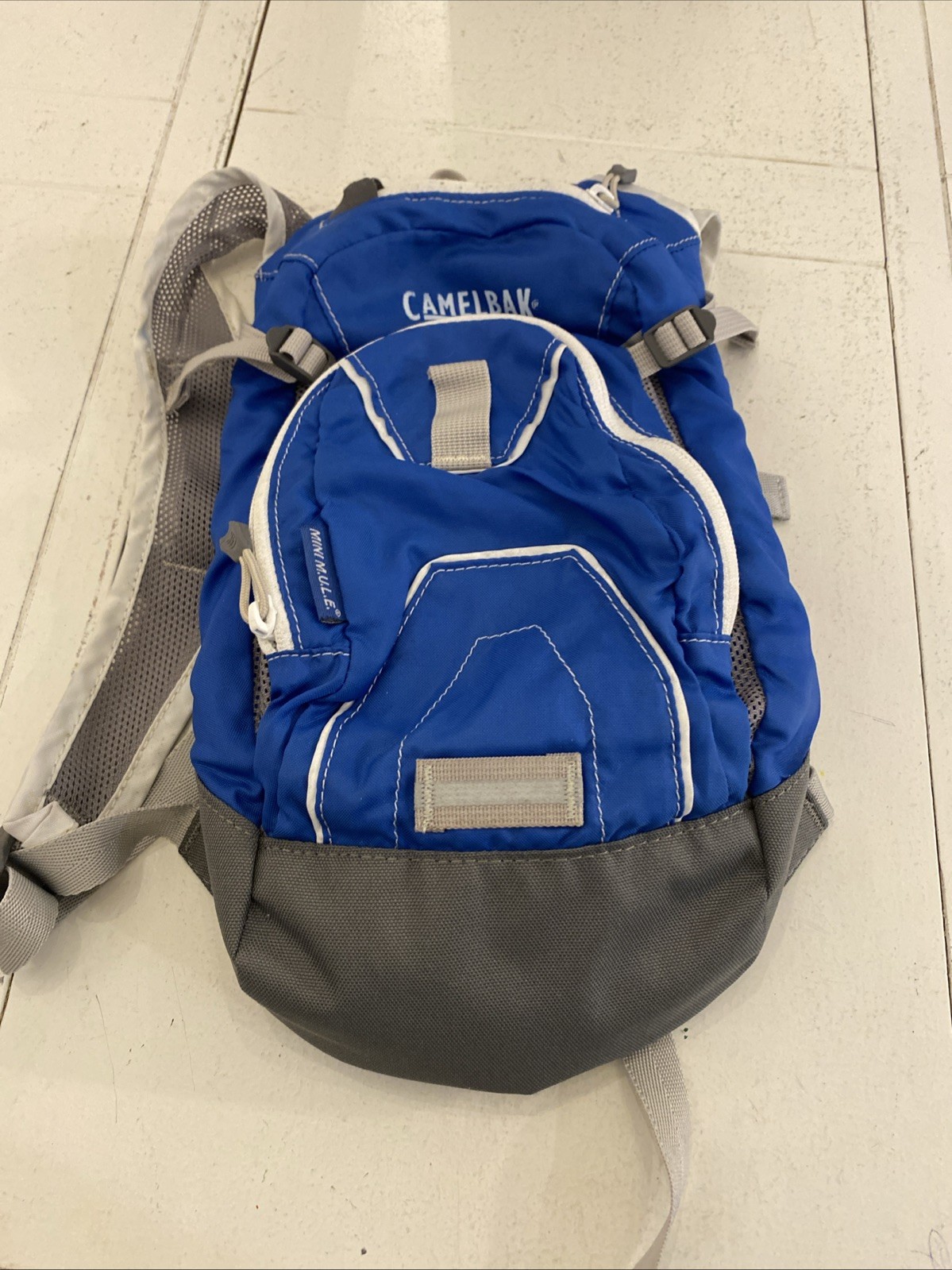 CamelBak Mini MULE Kids Hydration PaK 50 oz No bladder  Small Cut On Inside Base