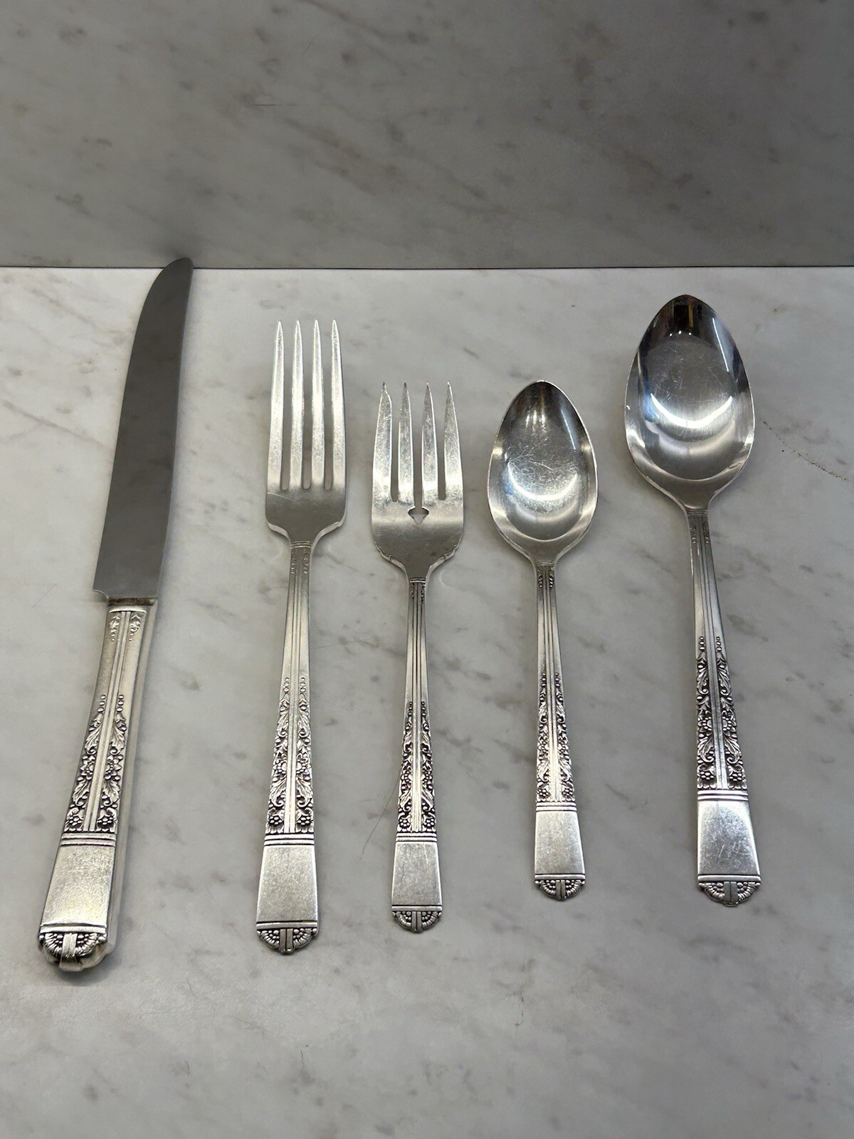 Oneida Royal York Tudor Silver Plate Flatware Set Complete 52 Pieces