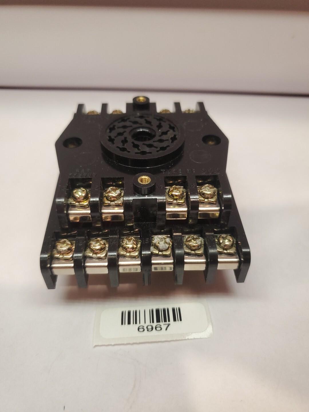 NEW OMRON 940-0770-00 RELAY BASE TYPE PF 202