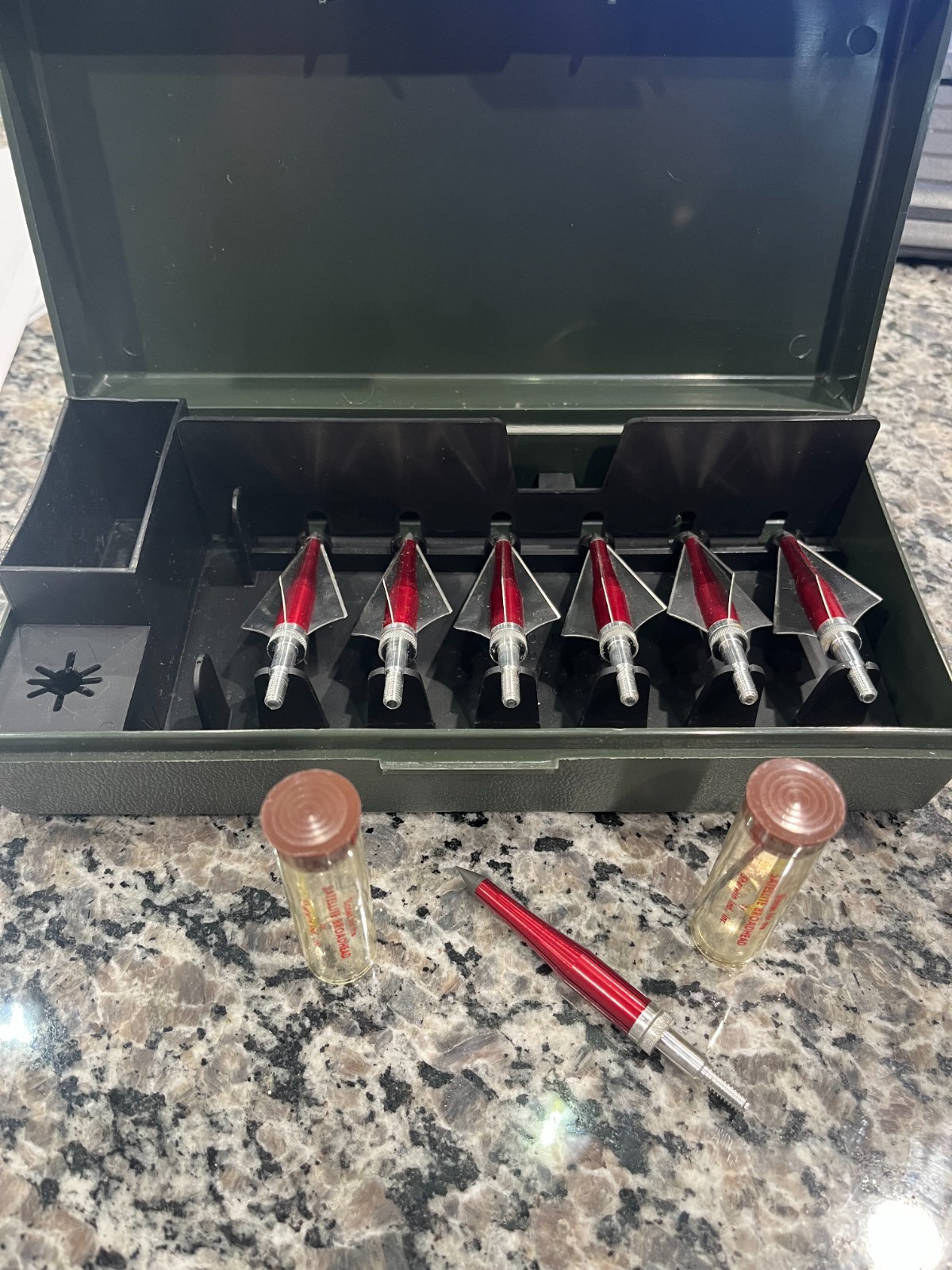 Vintage Satellite Broadheads with case