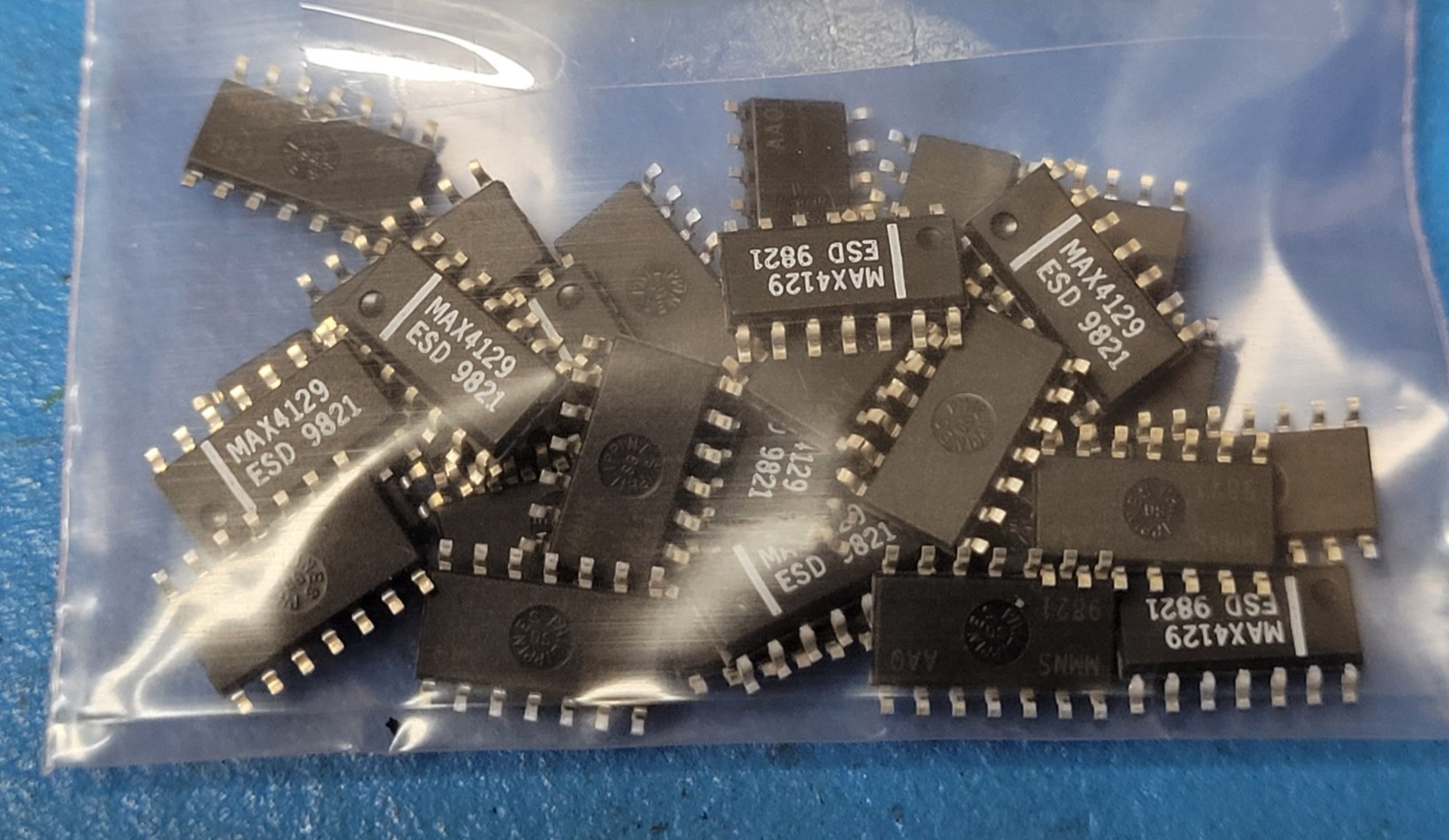 (1 PC) MAX4129ESD MAXIM Standard (GP) Amplifier 4 Circuit Rail-to-Rail 14-SOIC