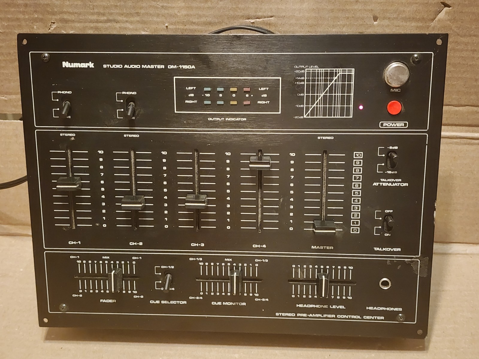 Numark Studio Audio Master DM-1150 A Stereo Pre-Amplifier Control Center DM1150A