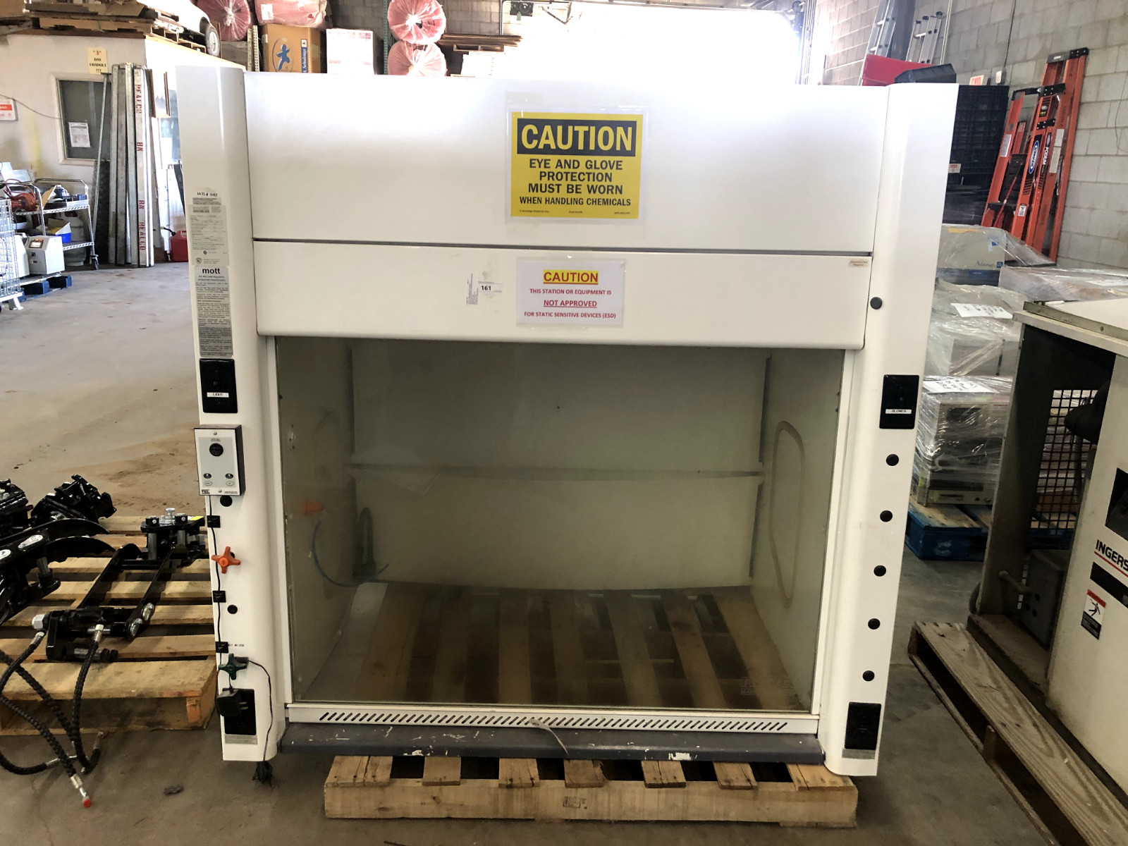 Mott 7381040 4 foot chemical fume hood