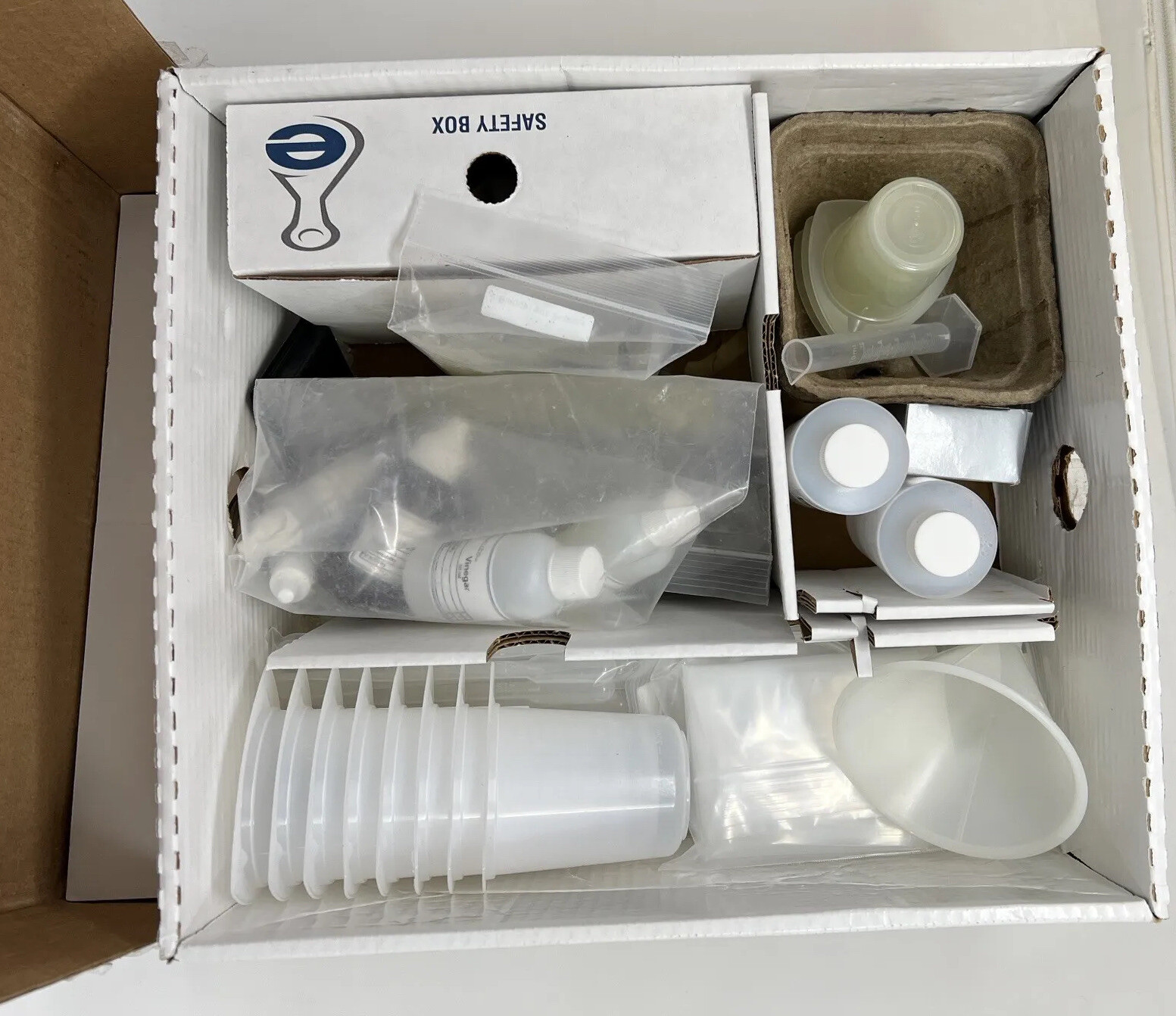 eScience Labs Kit SCI207 COMPLETE WITH BOX DAMAGE SEE PHOTOS