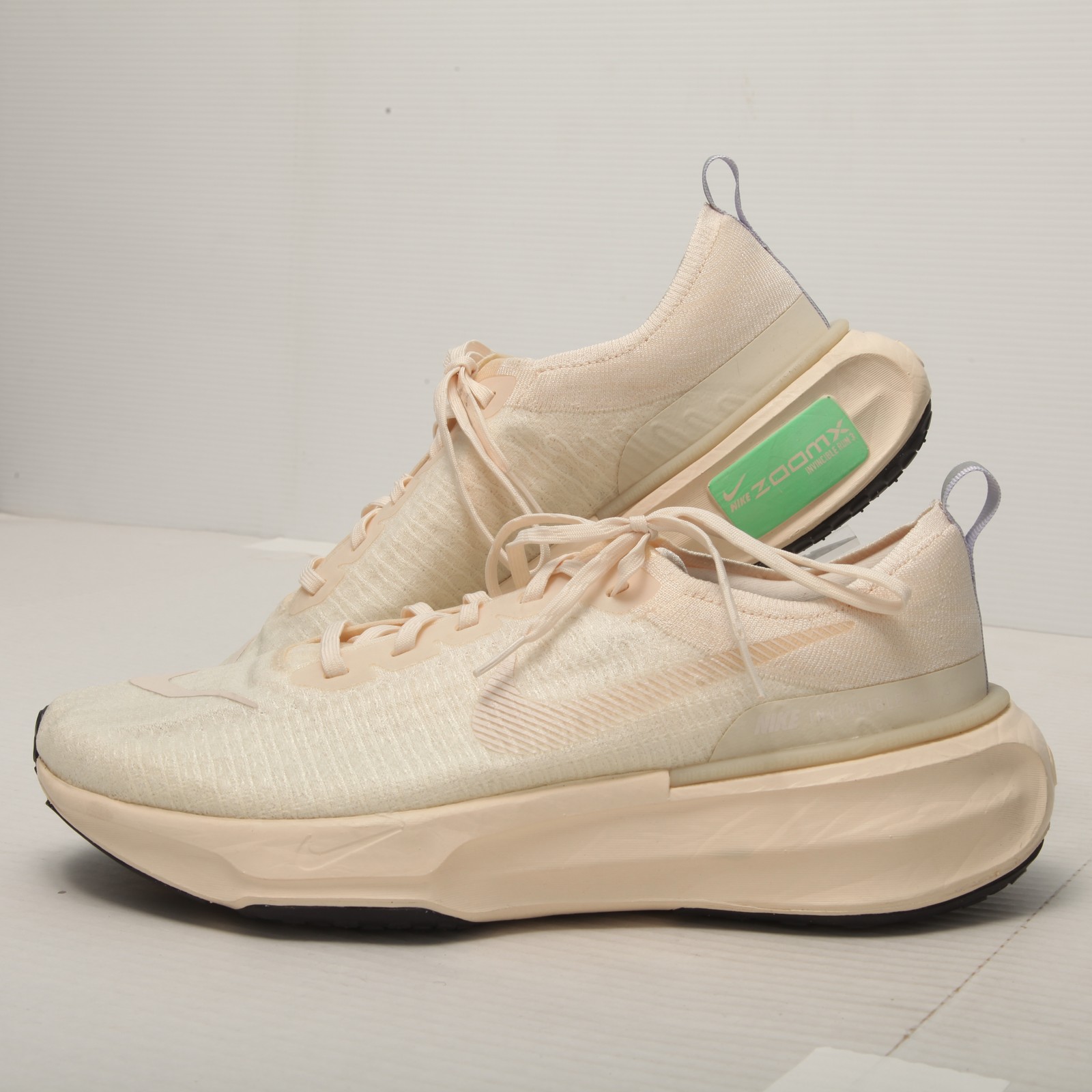 Nike ZoomX Invincible Run Flyknit 3 Mens Size 12 Running Shoes Beige Cream Peach