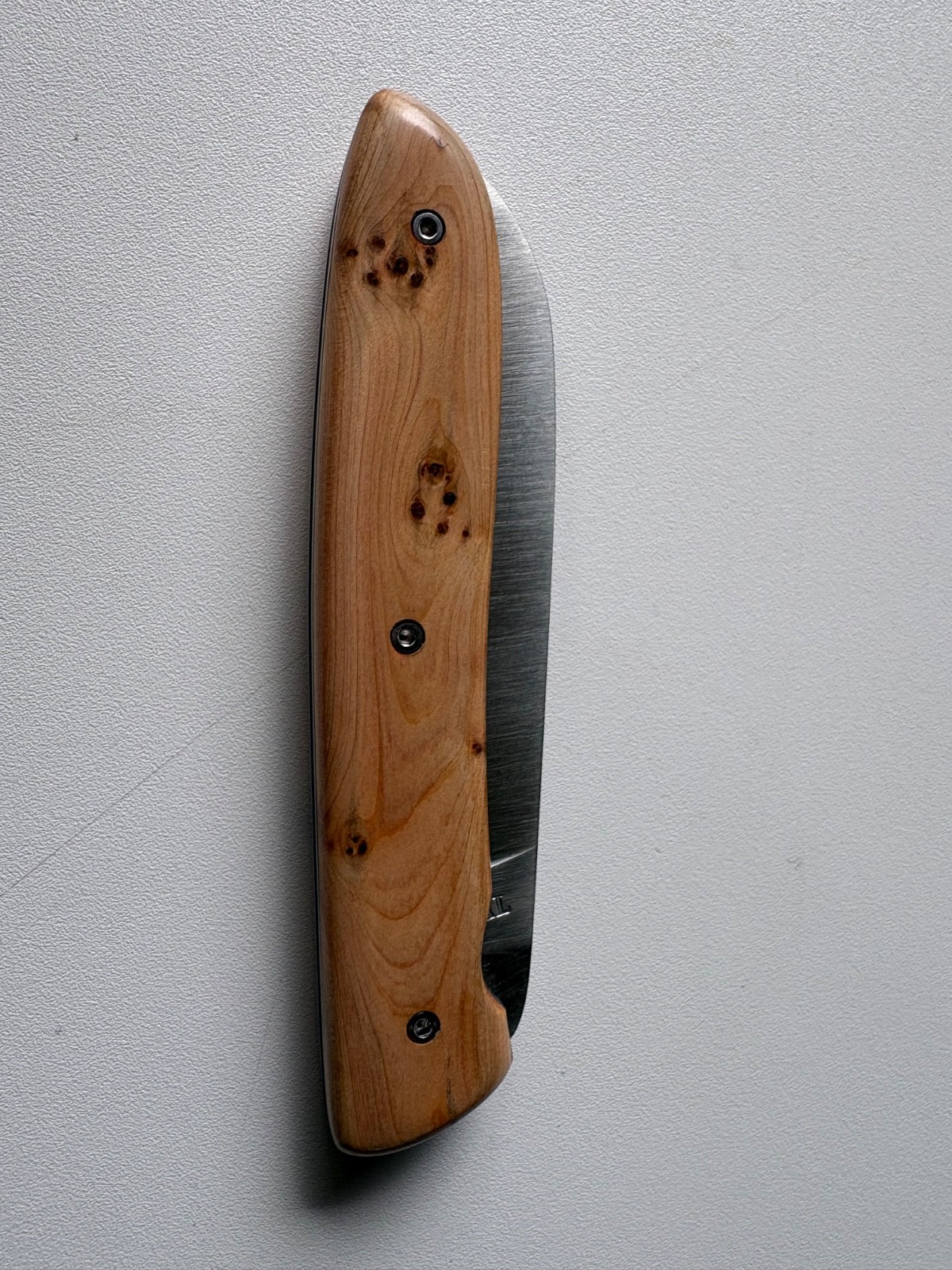 atelier perceval pocket knife. L08 Juniper wood handle. unused