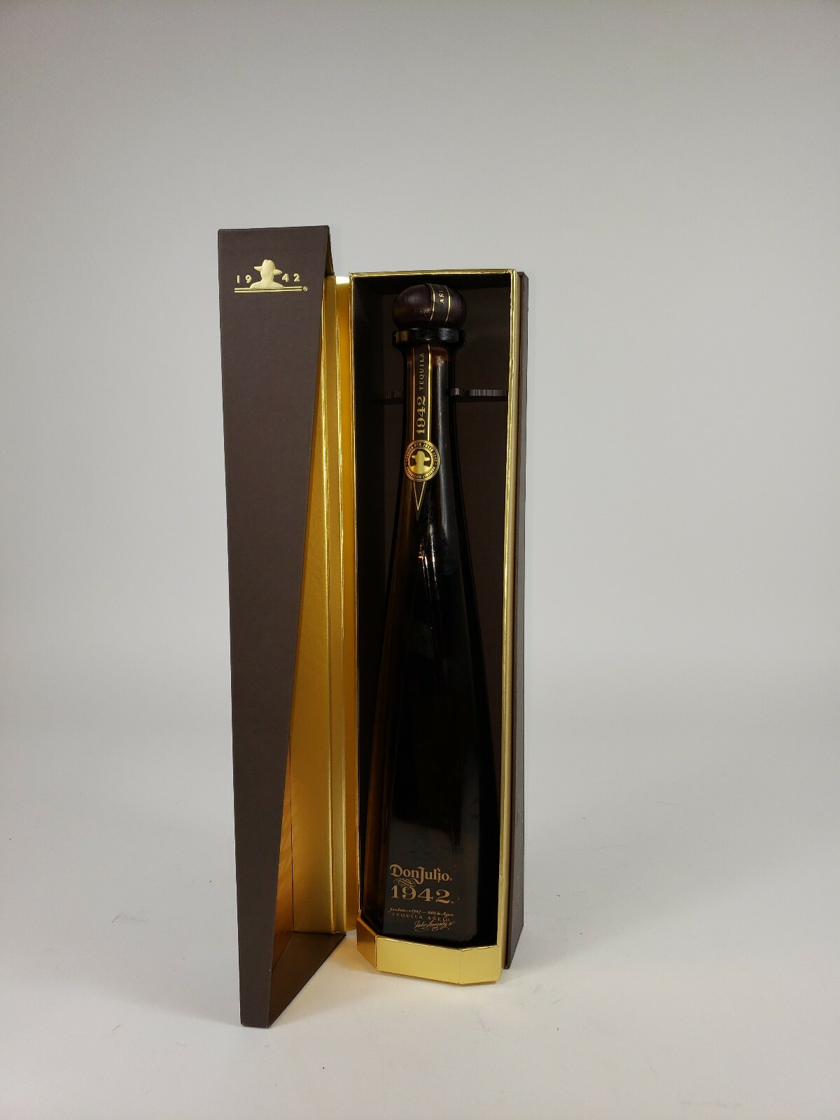 *Empty Don* Julio 1942 Tequila local Anejo Bottle 750ml with Box & Top (Empty)
