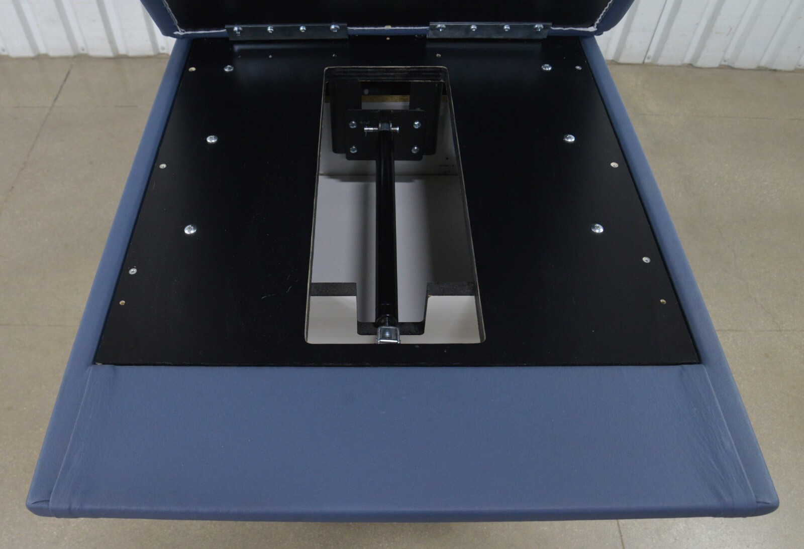 Hausmann Industries 4746 Powermatic 27"x76" Treatment Table