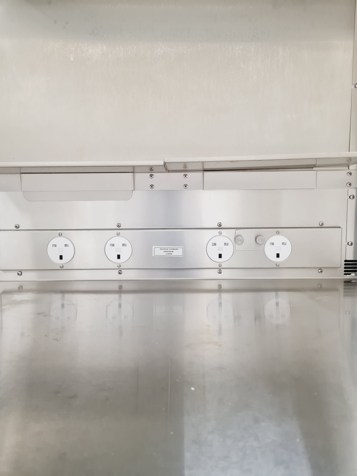 UVP UV2 Sterilizing PCR Workstation Lab