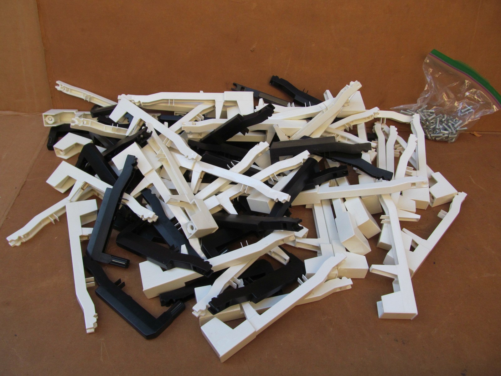 Kurzweil RG-100SE keyboard parts: Lot of 85 keys & springs