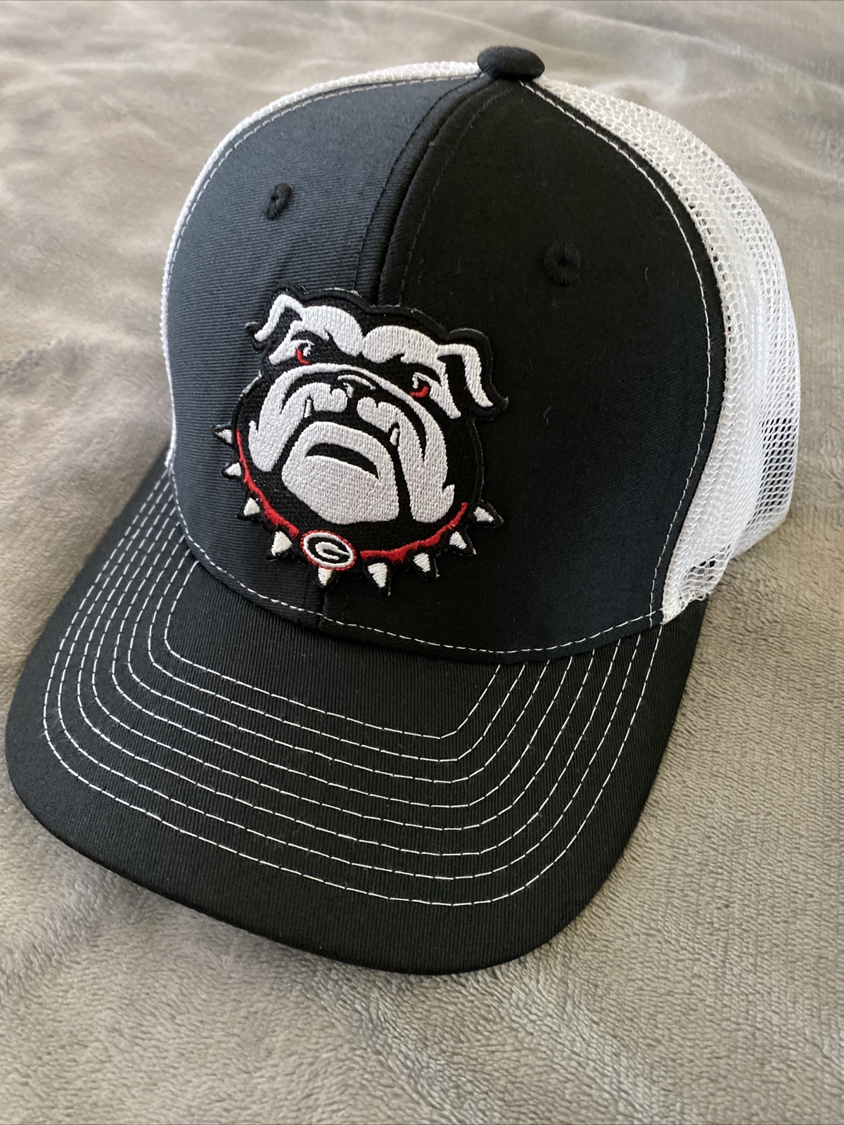 GEORGIA BULLDOGS EMBROIDERED PATCH UGA DAWG MASCOT LOGO TRUCKER MESH HAT CAP NEW