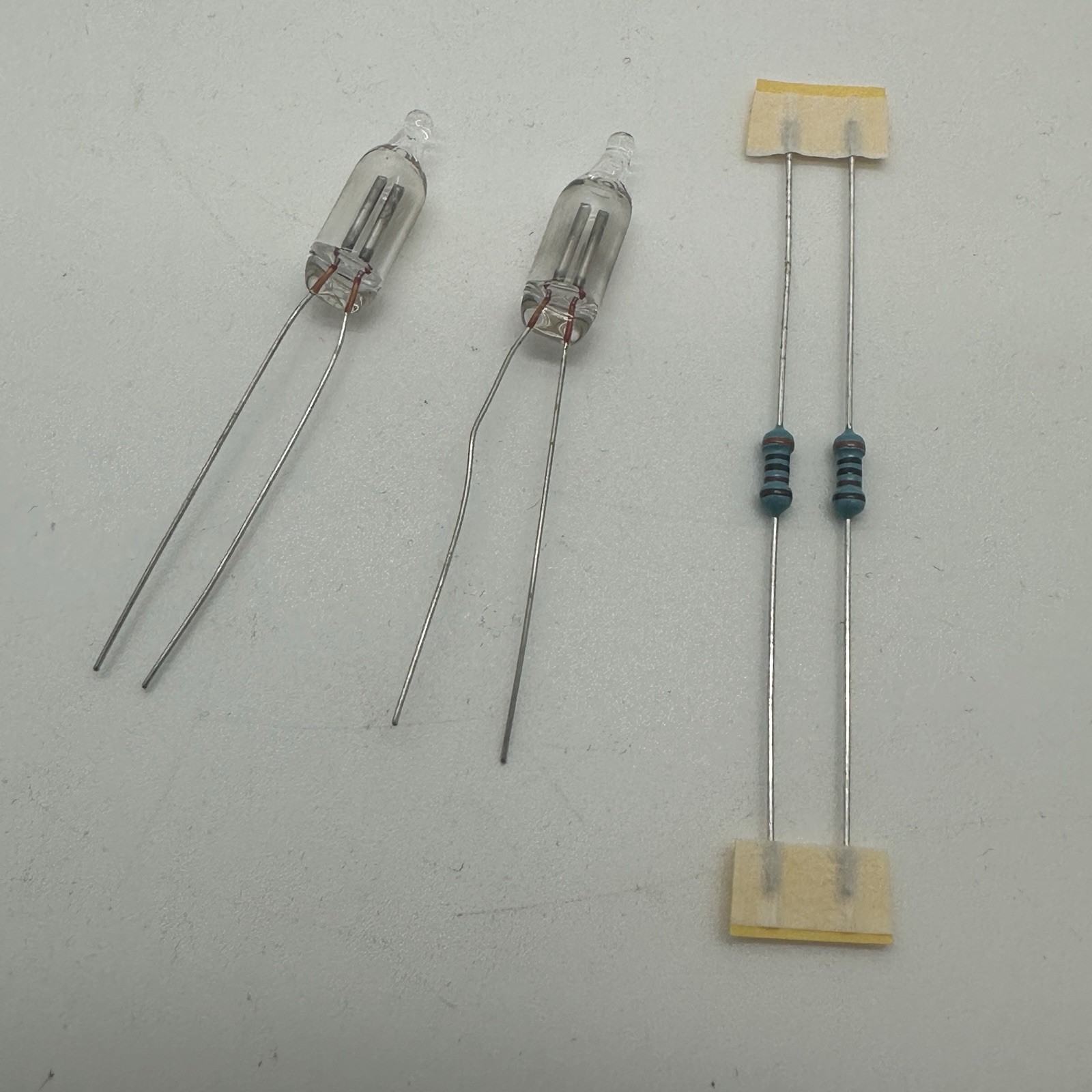 2 Neon Lamp 65-120VAC 1.90 mA, 18 mm Length And Resistors Clock Radio Light Kit