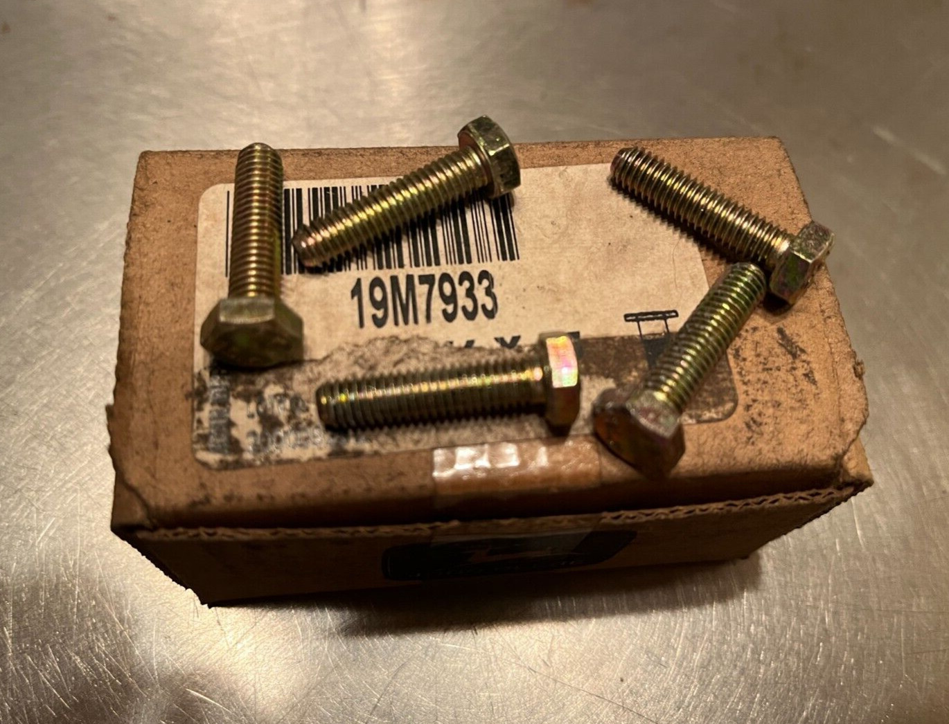 19M7933  Genuine  OEM  John Deere  BOLT   QTY of 5 BOLTS