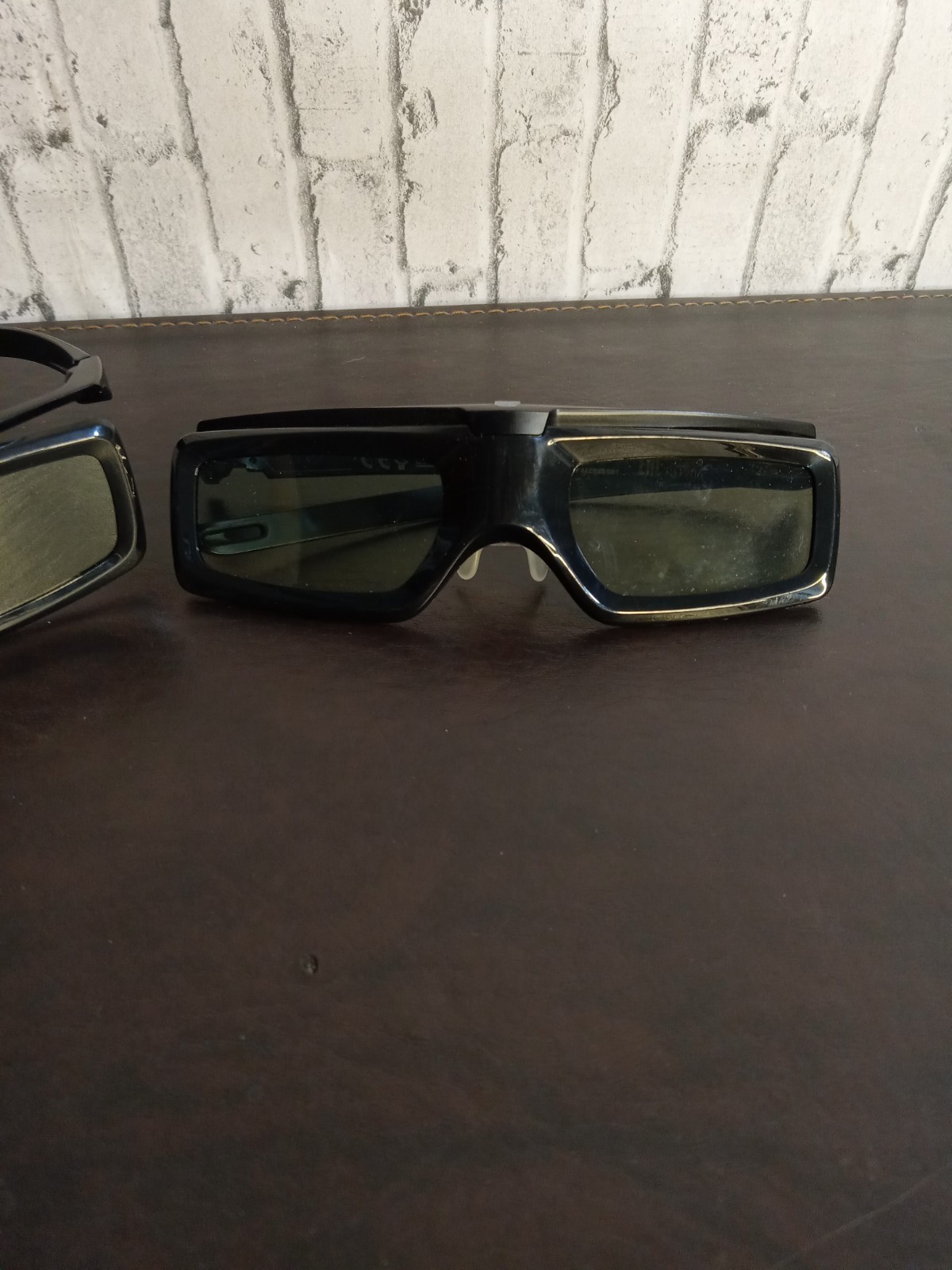 Sony TDG-BT400A Active 3D Glasses Pair - Black Needs New Batteries