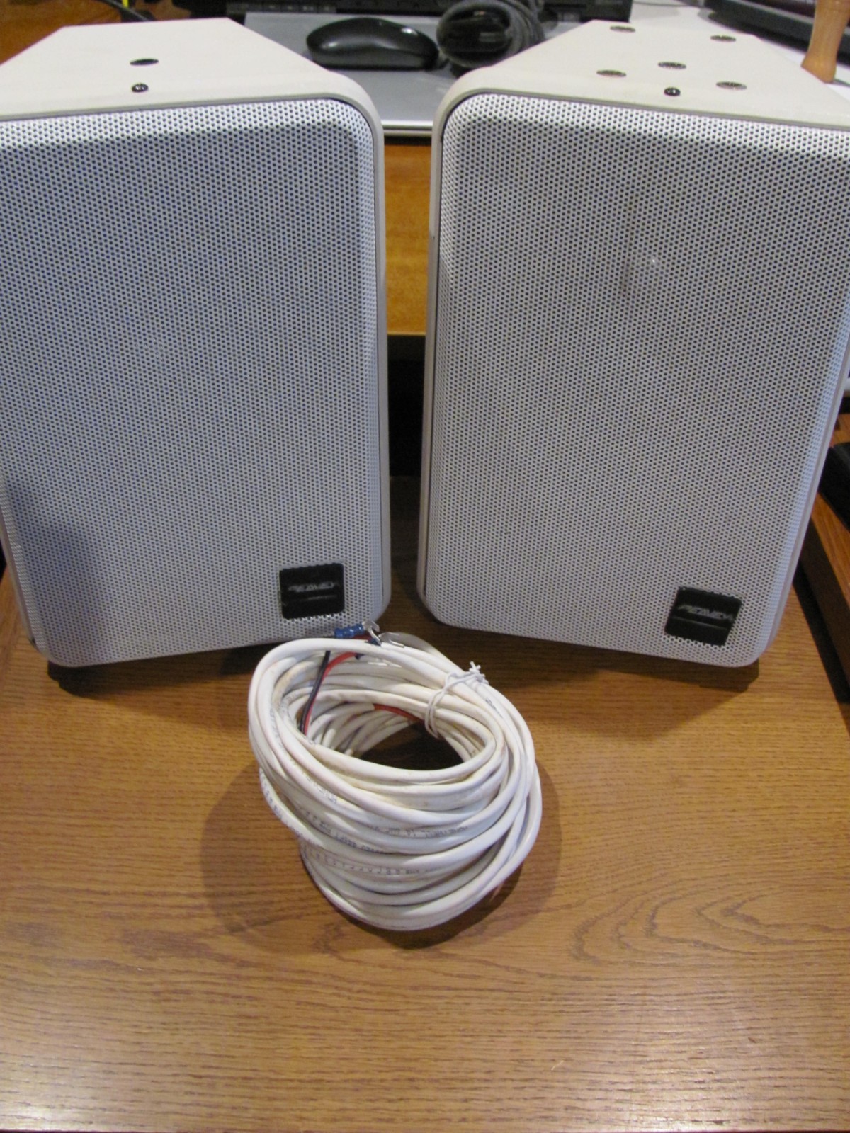 Lot of 2 - Peavey Impulse 6 White Indoor/Outdoor Speakers