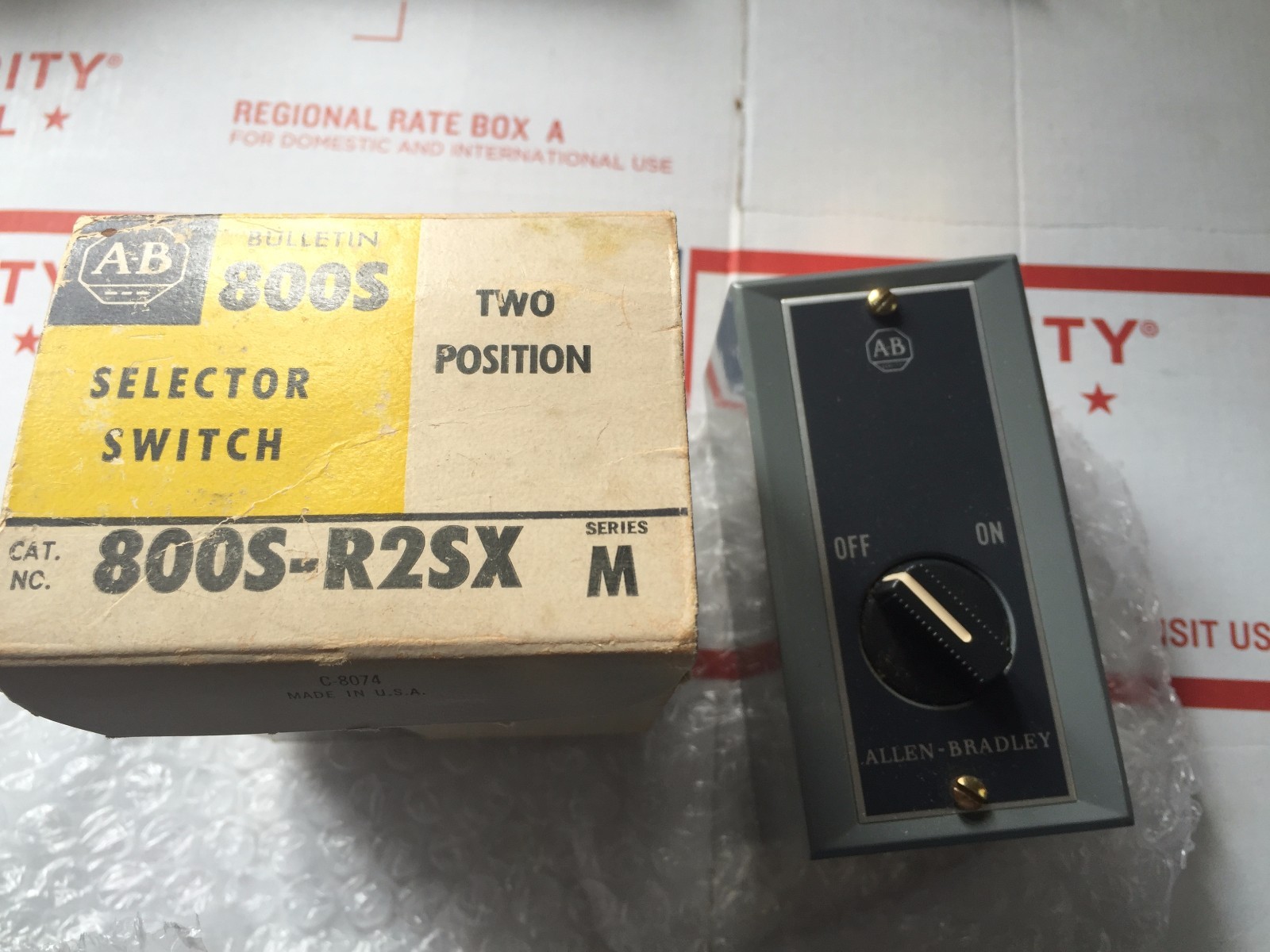 Allen-Bradley 800S-R2SX Selector Switch, 2 Position New in Box