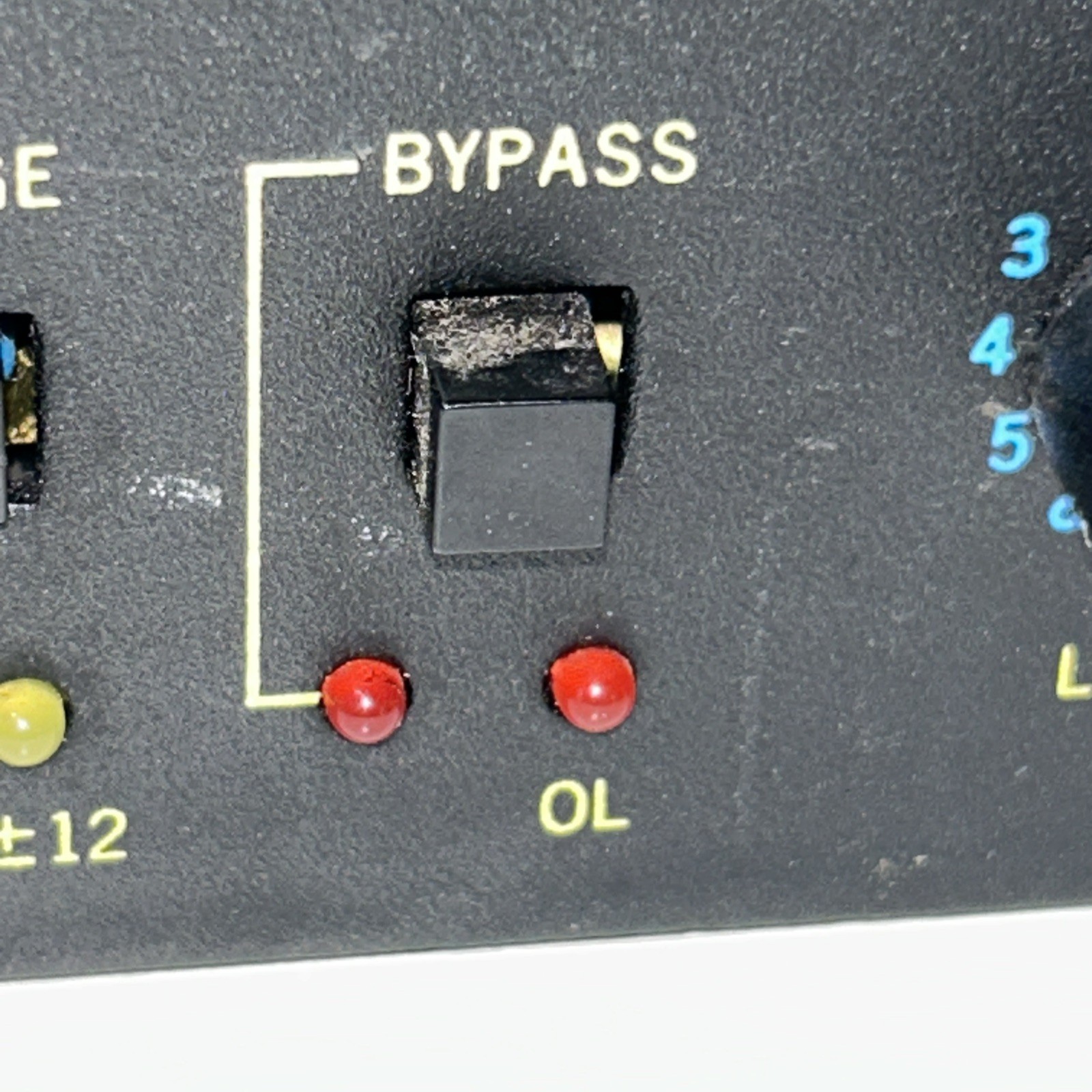 EUC AB INTERNATIONAL MODEL 131 RACK GRAPHIC EQUALIZER, READ