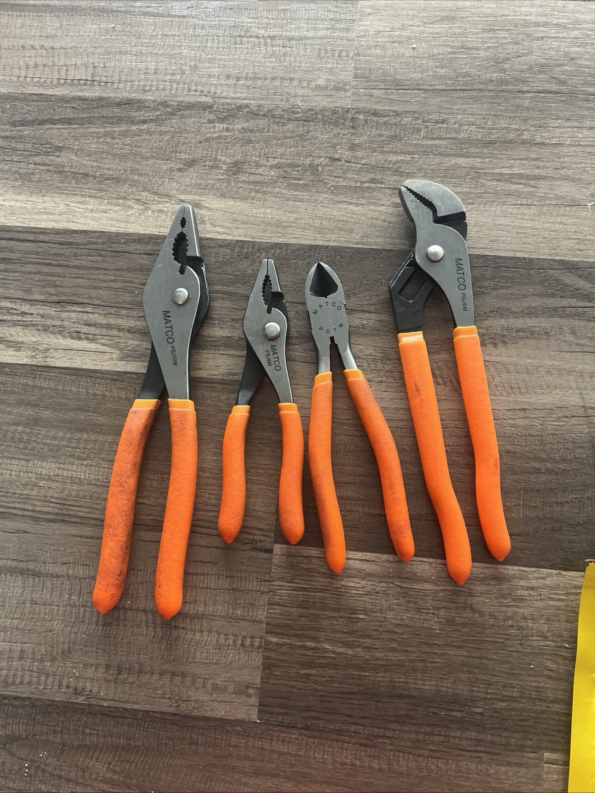 Matco Tools 4 Pc. Universal Plier Set - Orange SPU4M  Nice Tools/v
