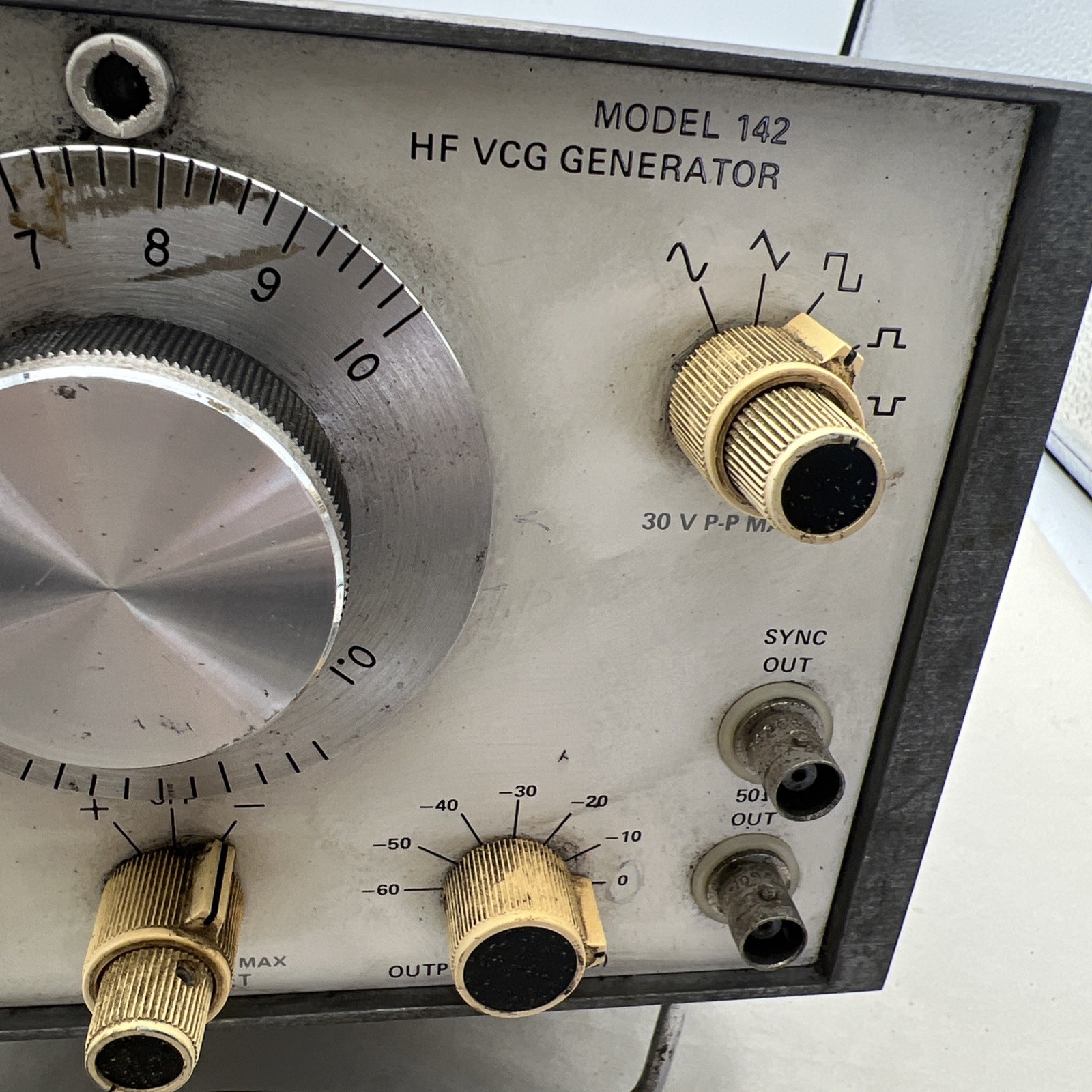 Wavetek HF VGC Voltage Controlled Noise Generator Model 142 PARTS ONLY UNTESTED