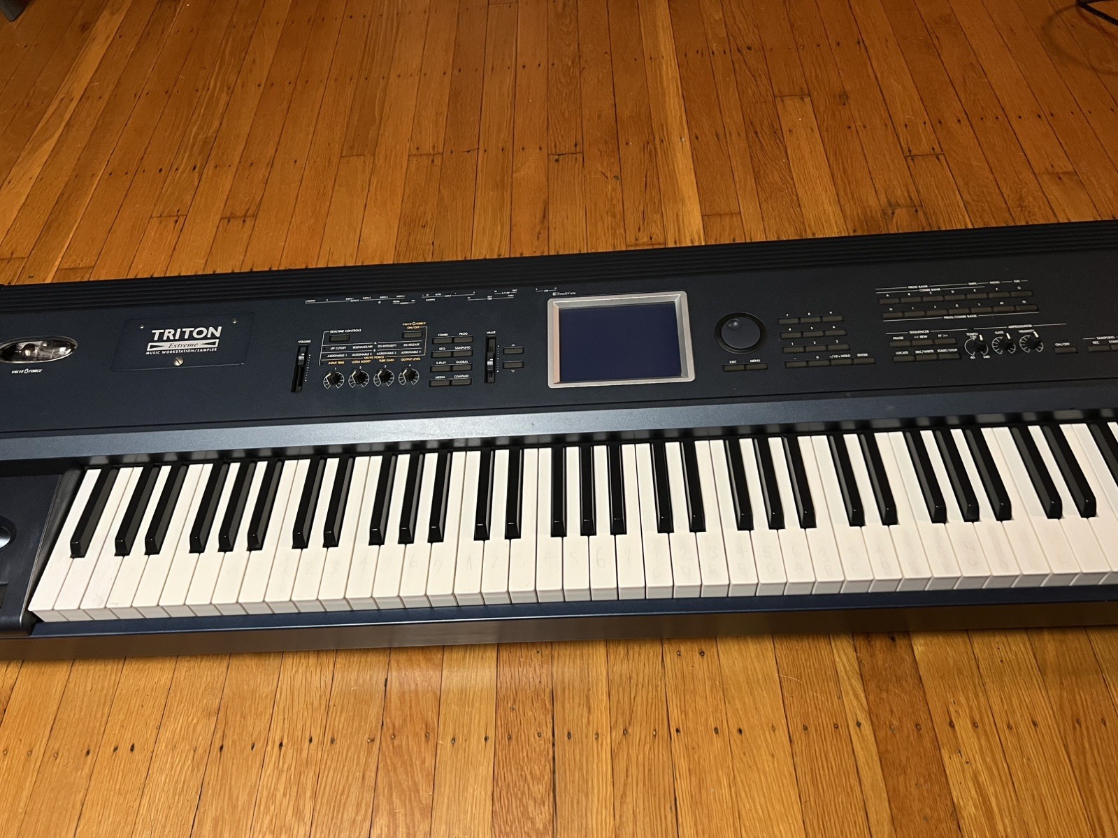 KORG TRITON Extreme + Bonus with Stand