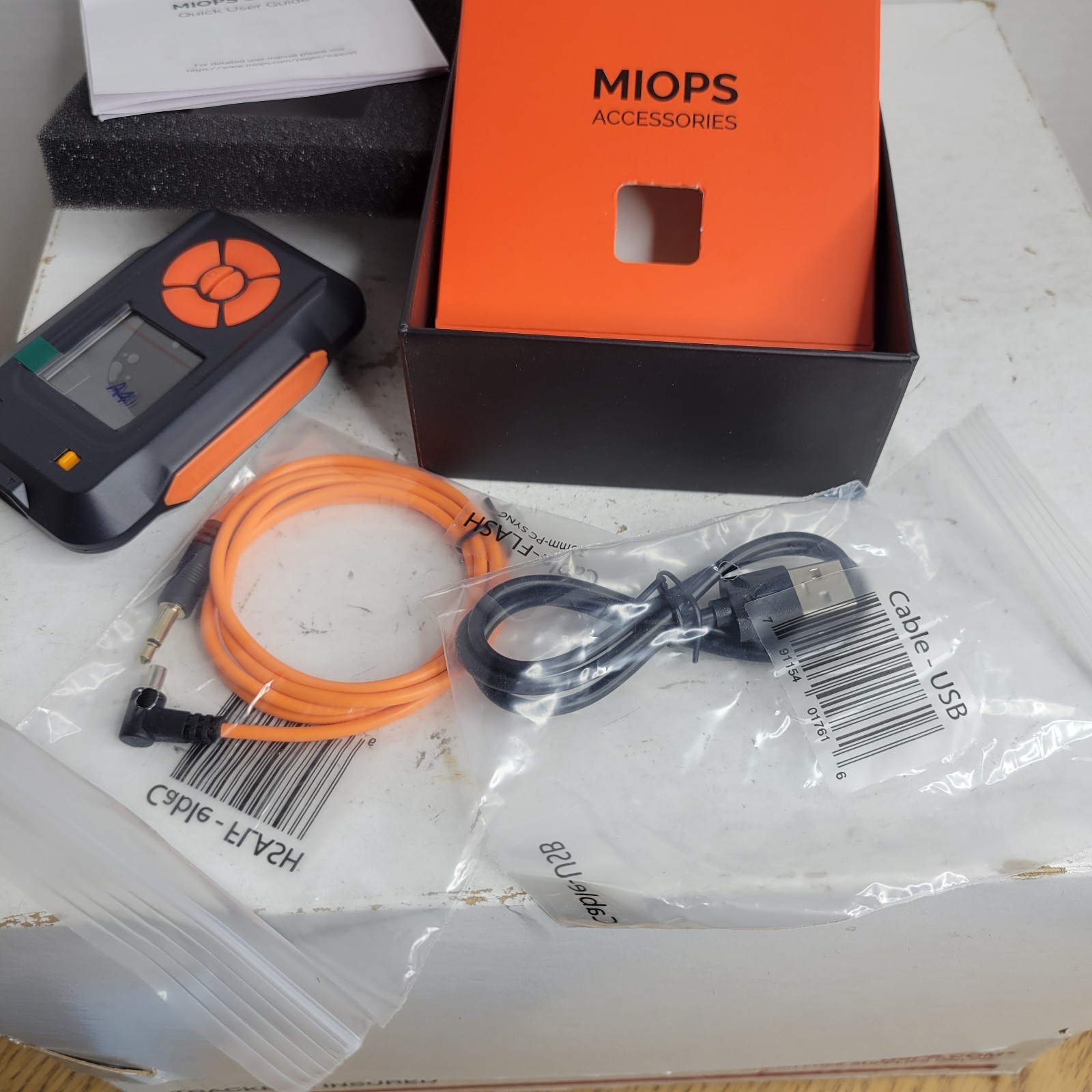 MIOPS Smart+ Camera Trigger Smartphone Controllable Flash Accessory