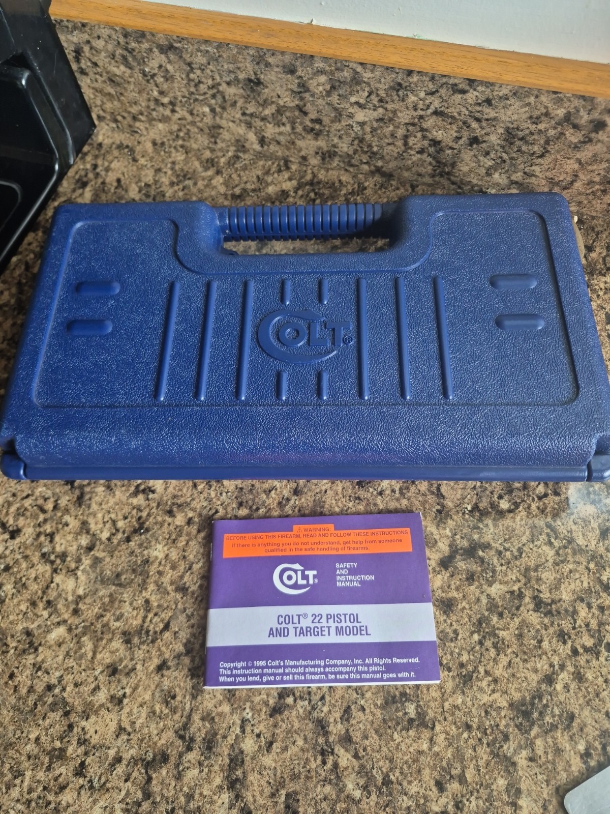 Colt 22 LR Pistol Factory Blue Hard Case & Original Safety Manual CC5140 Cadet