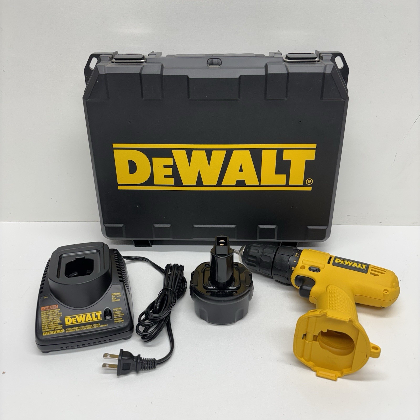 DeWalt 9.6V Cordless Drill Driver Kit DW926 w/ Battery, Charger, & Case TESTED