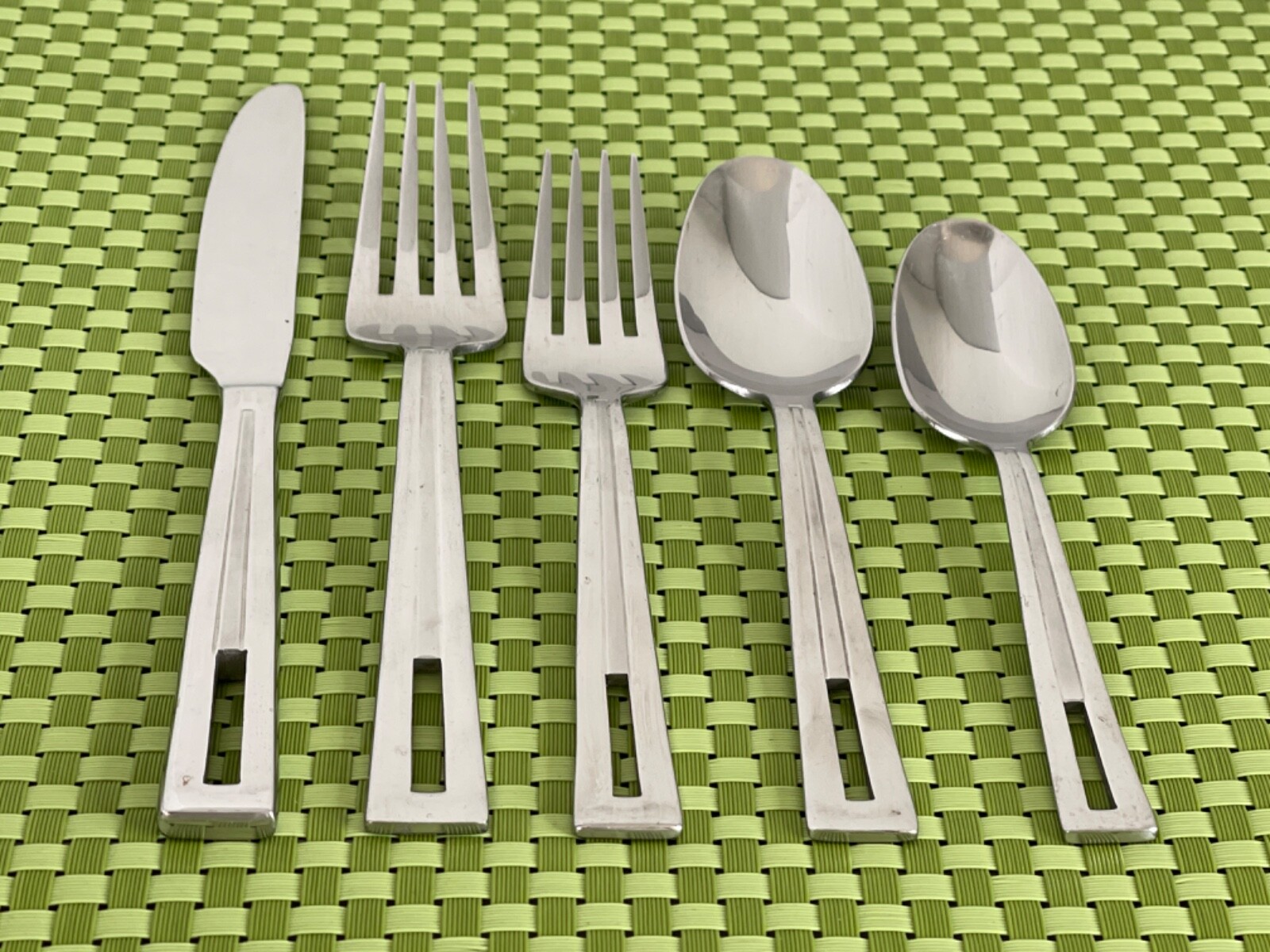 Oneida CIRCUIT Stainless Pierced Glossy Satin Accent Flatware SMART CHOICE A84WU