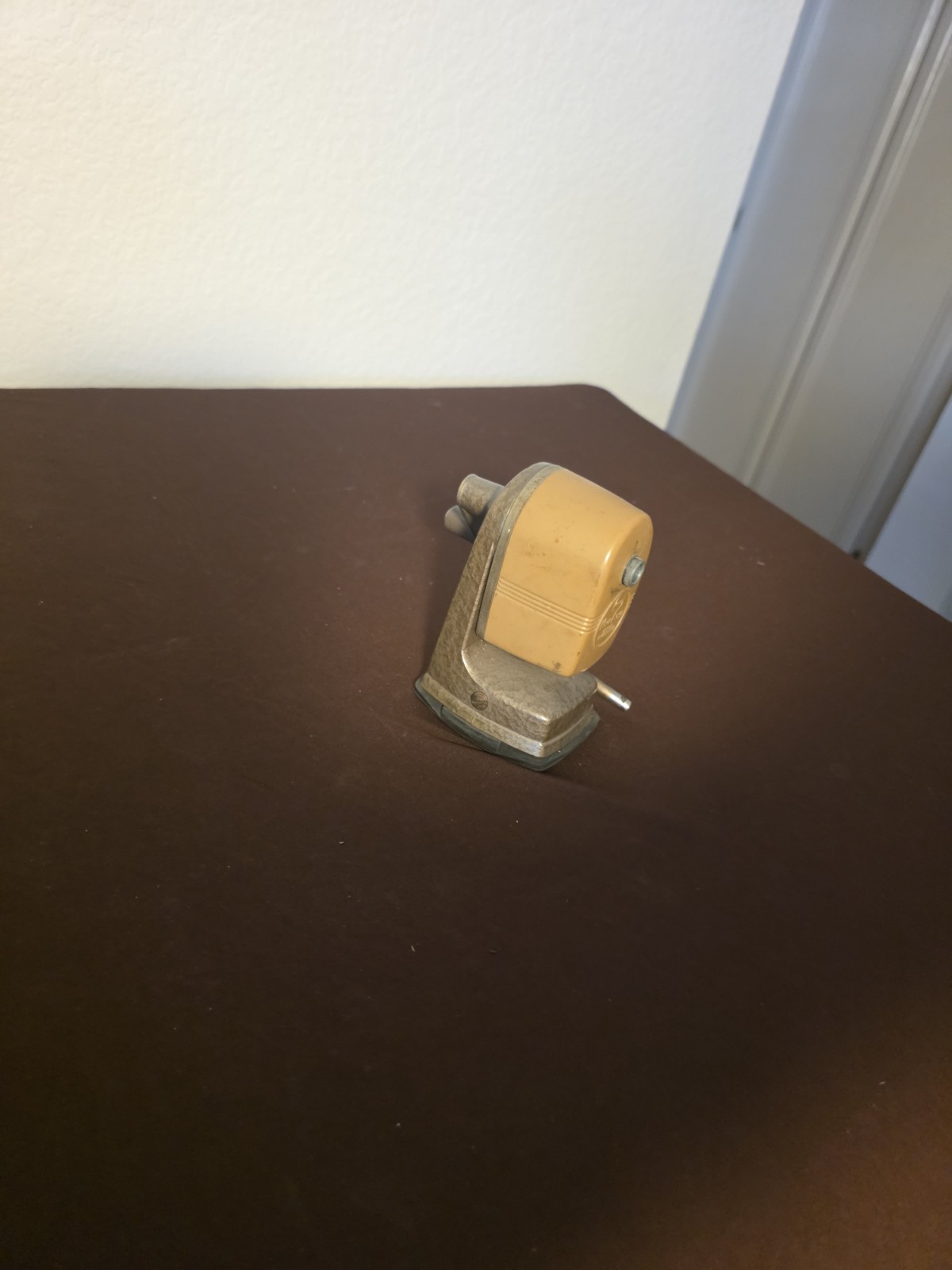 Vintage Apsco Vacu Base Table Desk Top Pencil Sharpener Suction Mounted