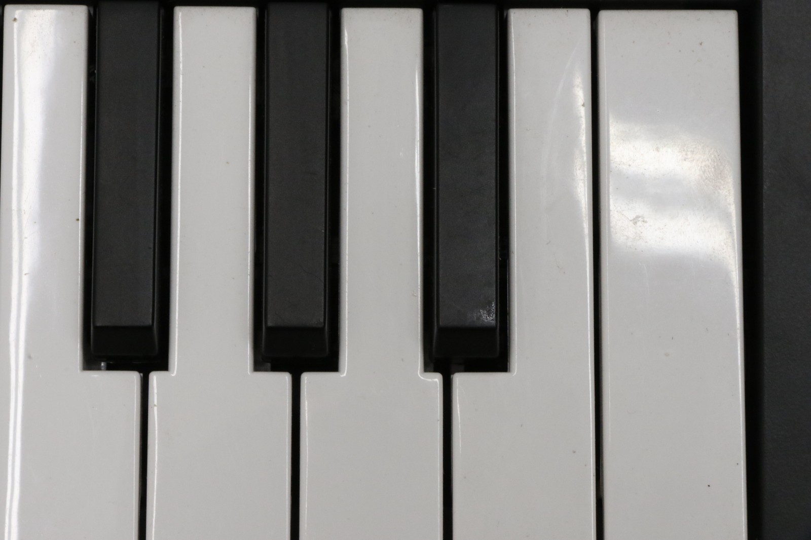 Novation Launchkey Mini MK3 25-Key Midi Keyboard Controller With USB Cable