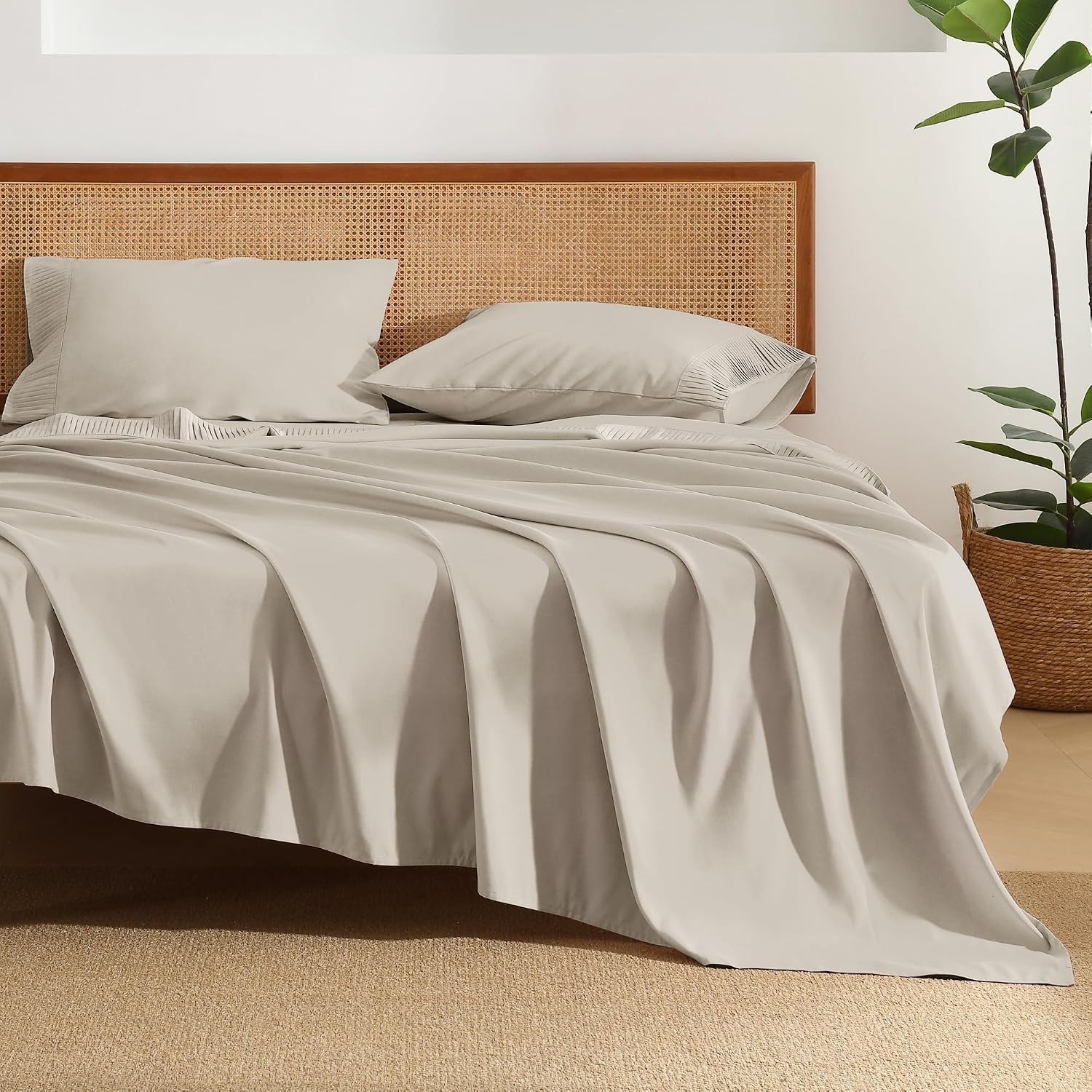 Exquisite 4-Piece Queen Sheet Set - Breathable Cooling with Ruched Design