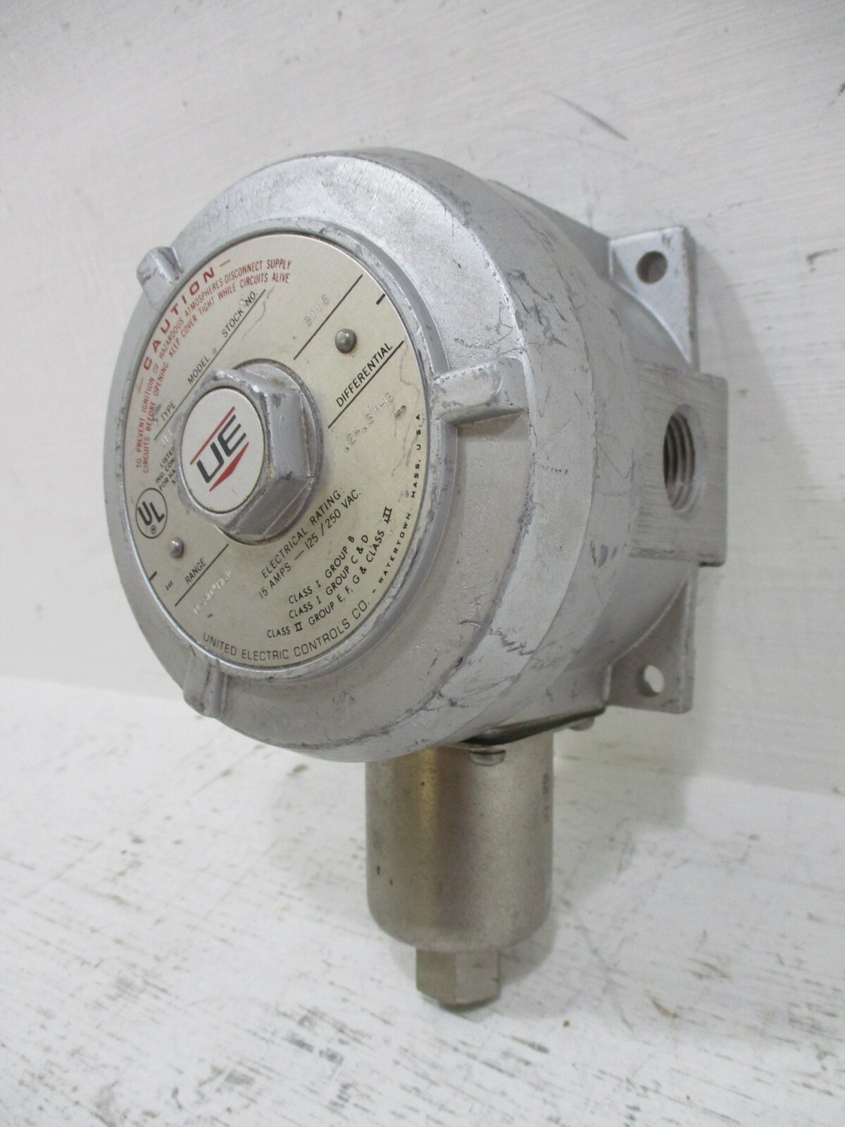 United Electric Controls J110-126 Pressure Control Switch UE 0-30" HGV 125/250V