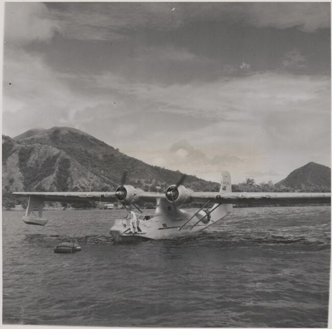 A Qantas Catalina flying boat Island Warrior (VH-EBU) 1940 AVIATION OLD PHOTO