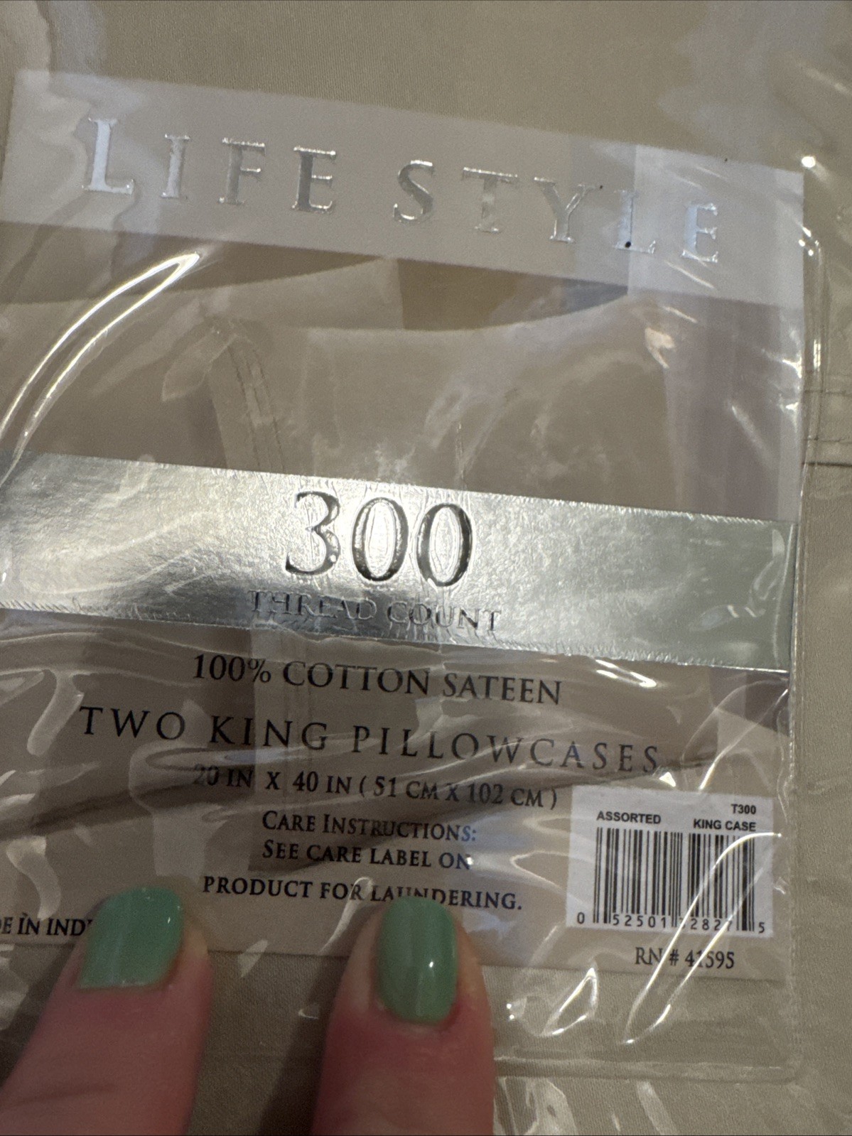 LIfe Style 300 Thread Count 2 Beige King Pillowcases, NIP.