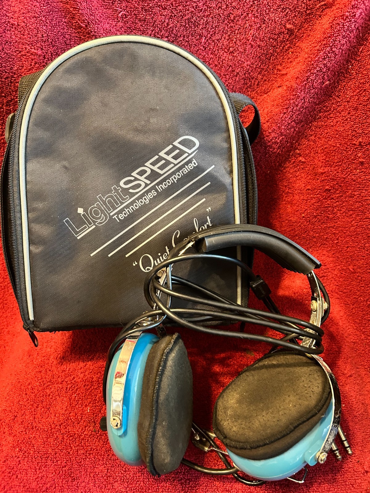 SIGTRONICS S-40 AVIATION HEADSET WITH CARRYING CASE