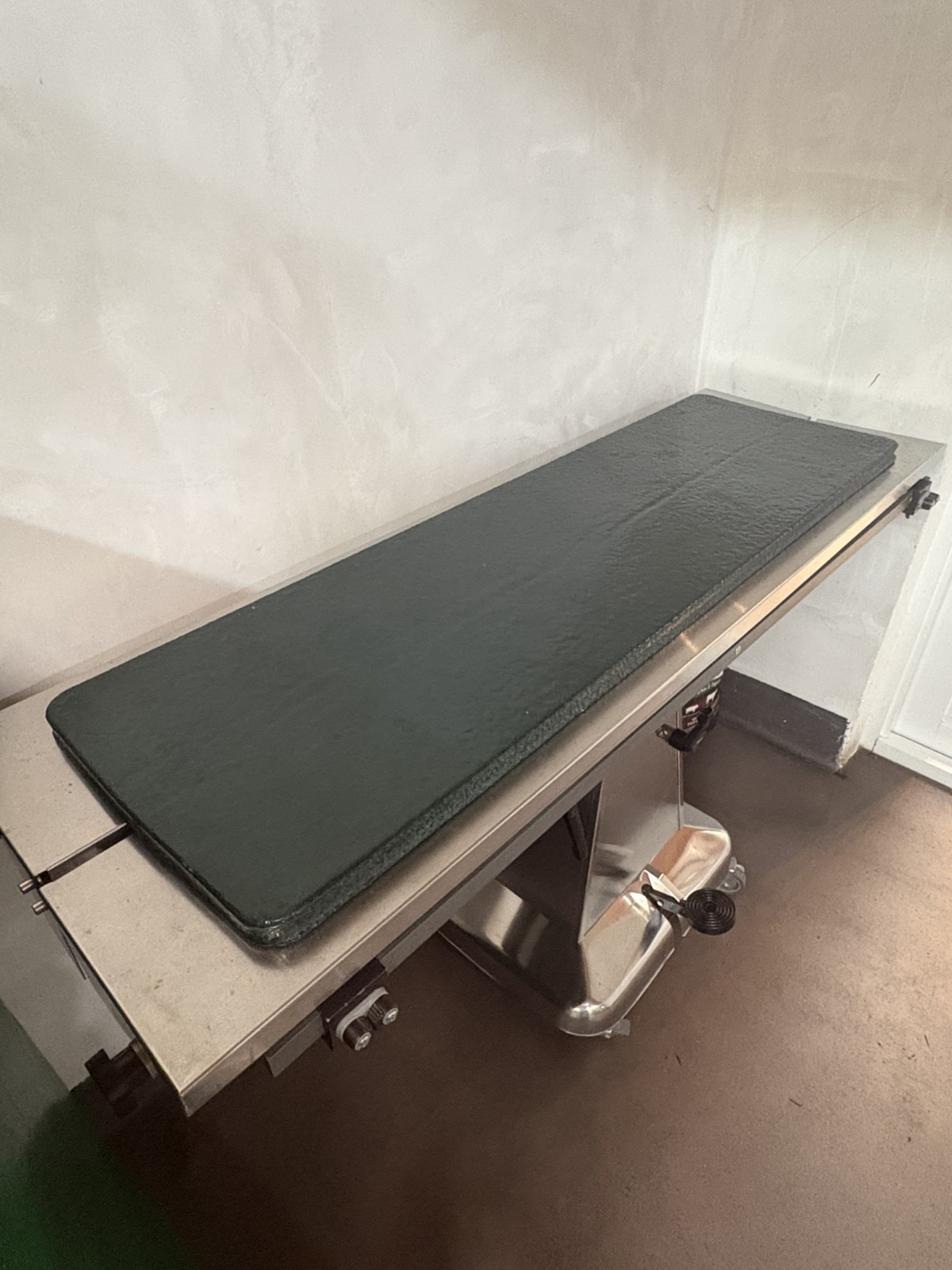 Shor-Line Classic V-Top Hydraulic Surgery Table