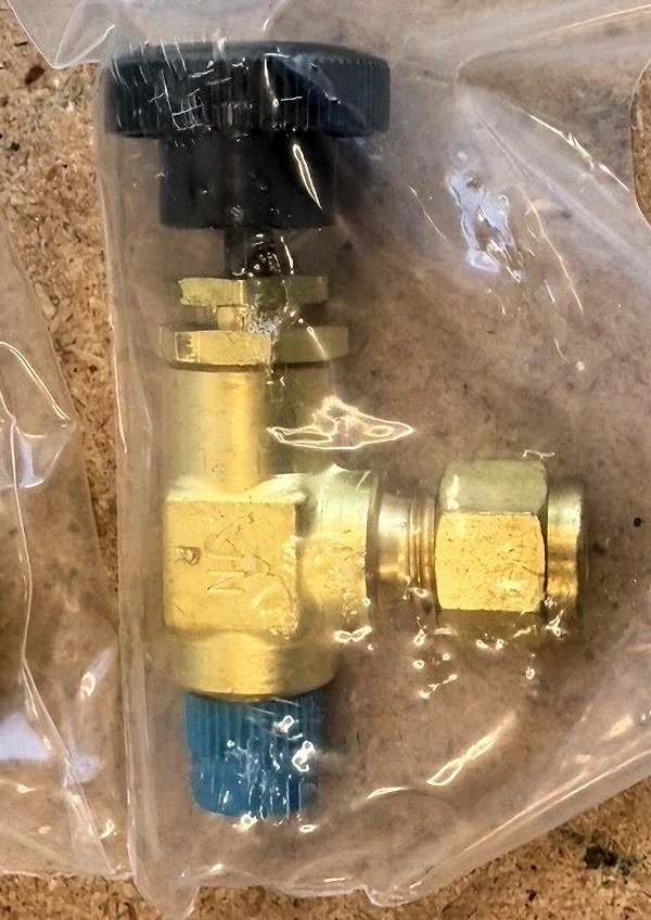1/4 Tube x 1/8 MNPT Brass Low Volume Angle Needle Valve Swagelok B-2/4JNAR1-LV