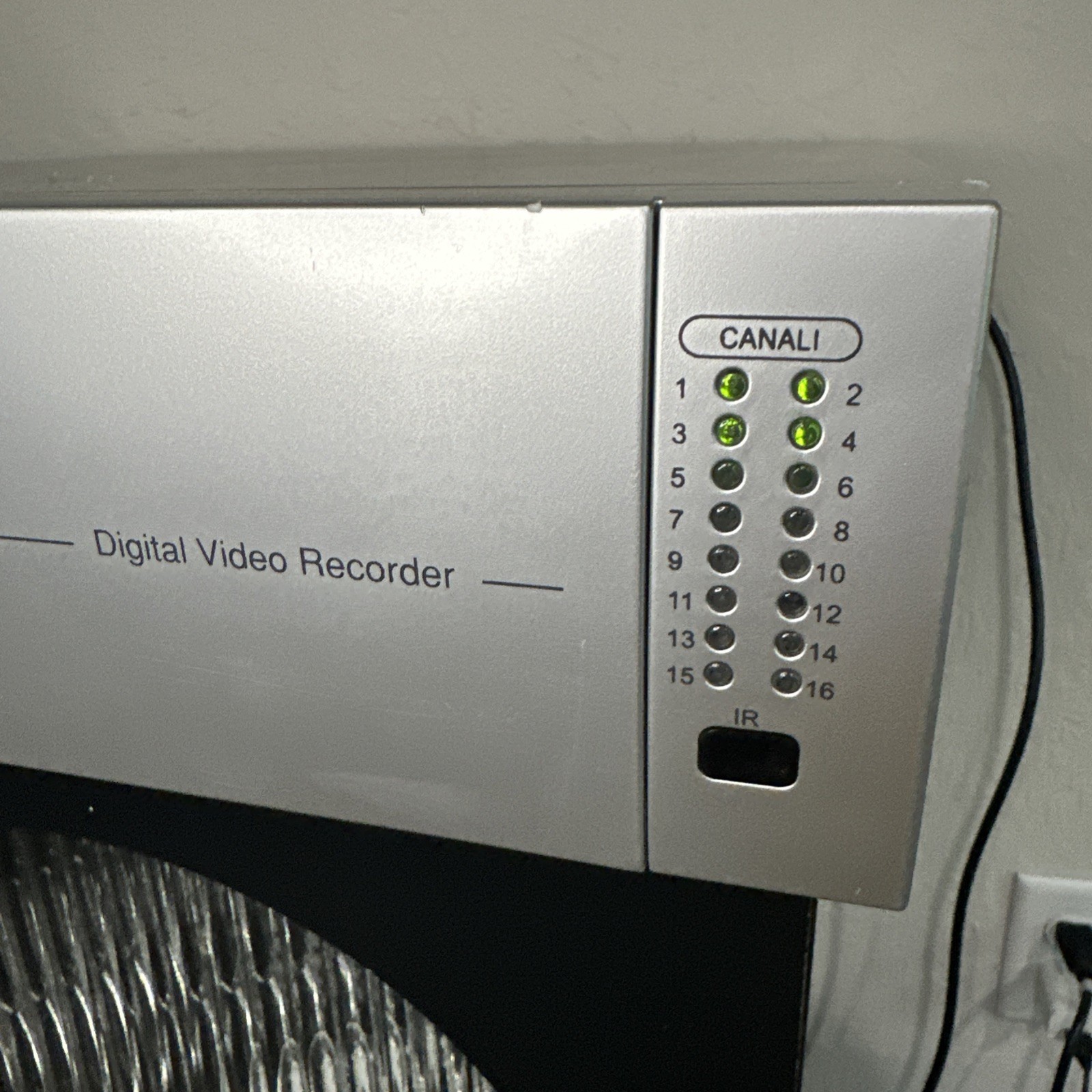 Sony security surveillance digital video recorder DVR Silver Model DVR-804FX