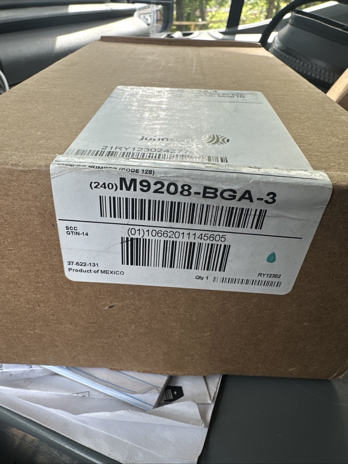 Johnson Controls M9208-BGA-3 M9208 24V On/Off Spring Return Actuator (70 lb-in)