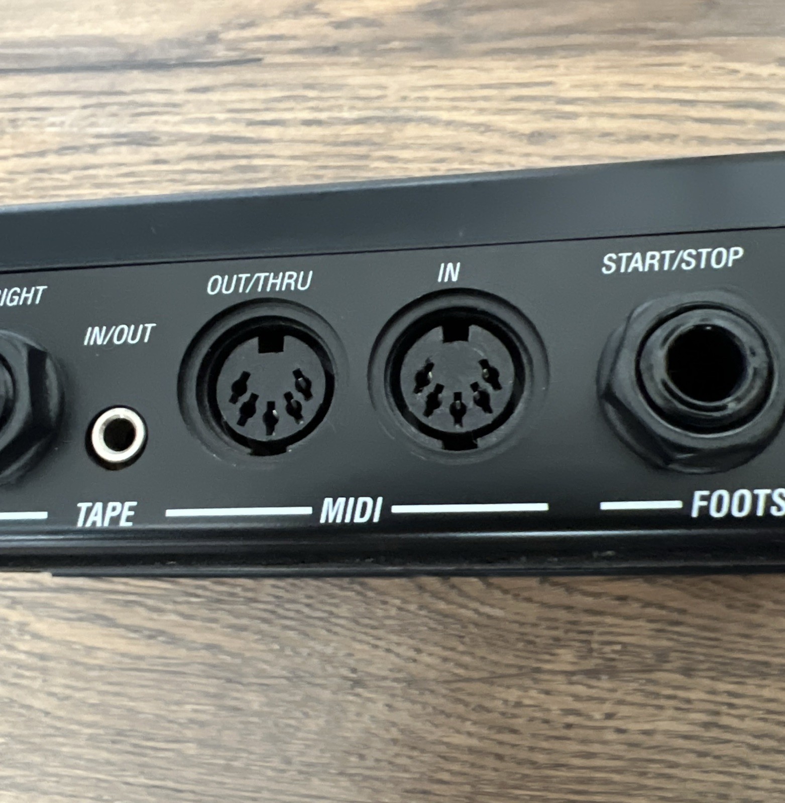 Alesis SR16 Digital Drum Machine/Module